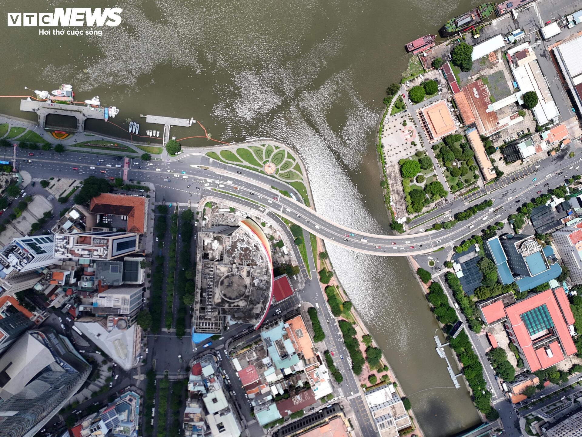 Người dân mong ngóng ngày mở rộng 'tuyến đường ùn tắc nhất TP.HCM' - 6