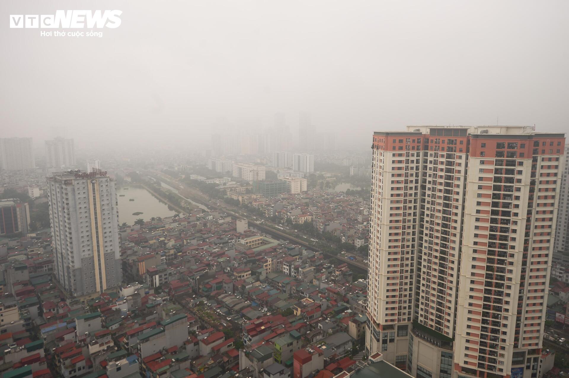 Hà Nội mịt mờ trong mưa lạnh, đường phố ùn tắc đến gần trưa - 2