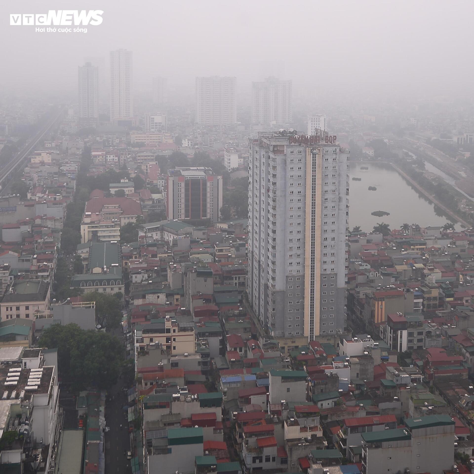 Hà Nội mịt mờ trong mưa lạnh, đường phố ùn tắc đến gần trưa - 4