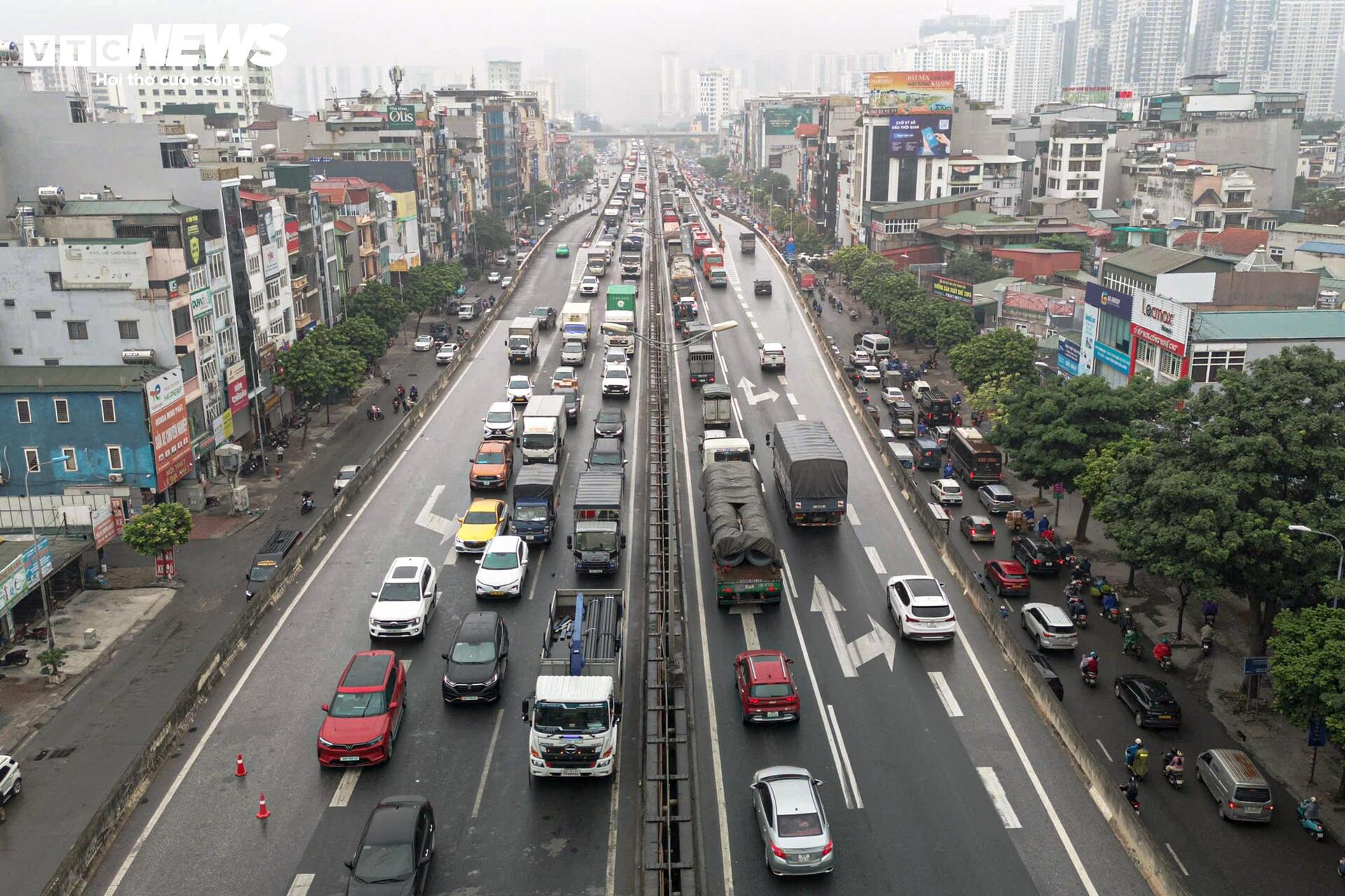 Hà Nội mịt mờ trong mưa lạnh, đường phố ùn tắc đến gần trưa - 9