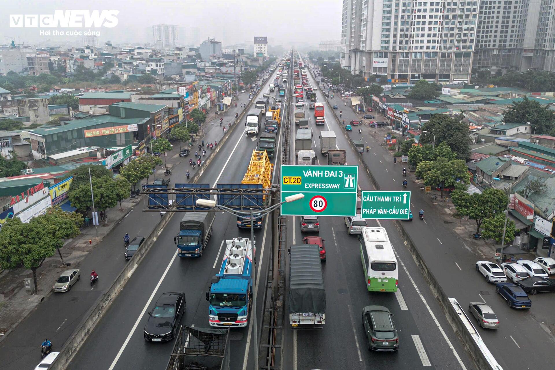 Hà Nội mịt mờ trong mưa lạnh, đường phố ùn tắc đến gần trưa - 10