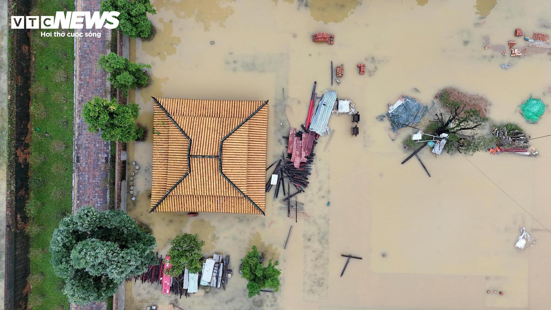 TP Huế hoang tàn, bị rác và bùn bủa vây sau trận 'đại hồng thuỷ' - 14