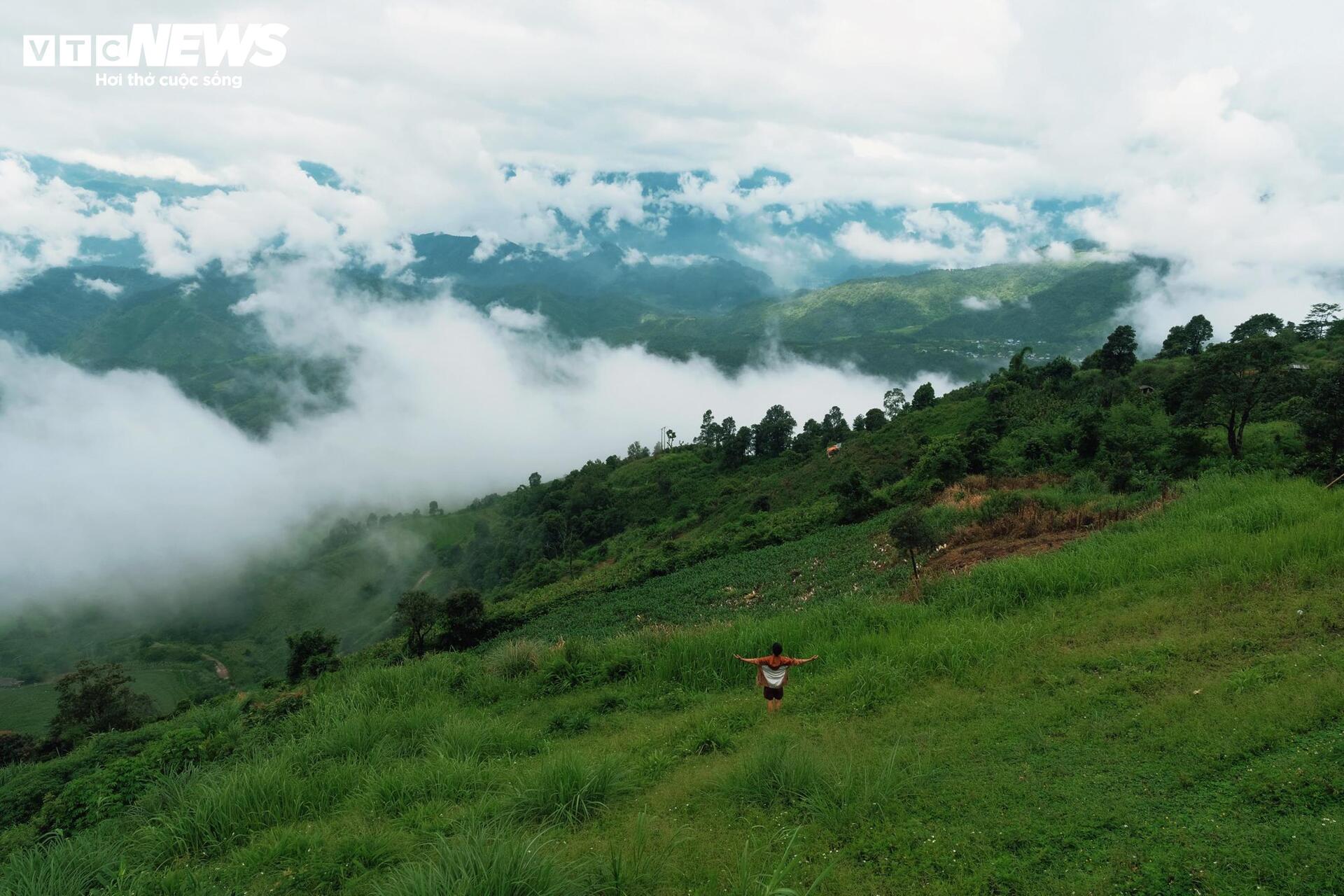 Về Sì Thâu Chải ngắm bản làng giữa mây và hoa của người Dao - 11