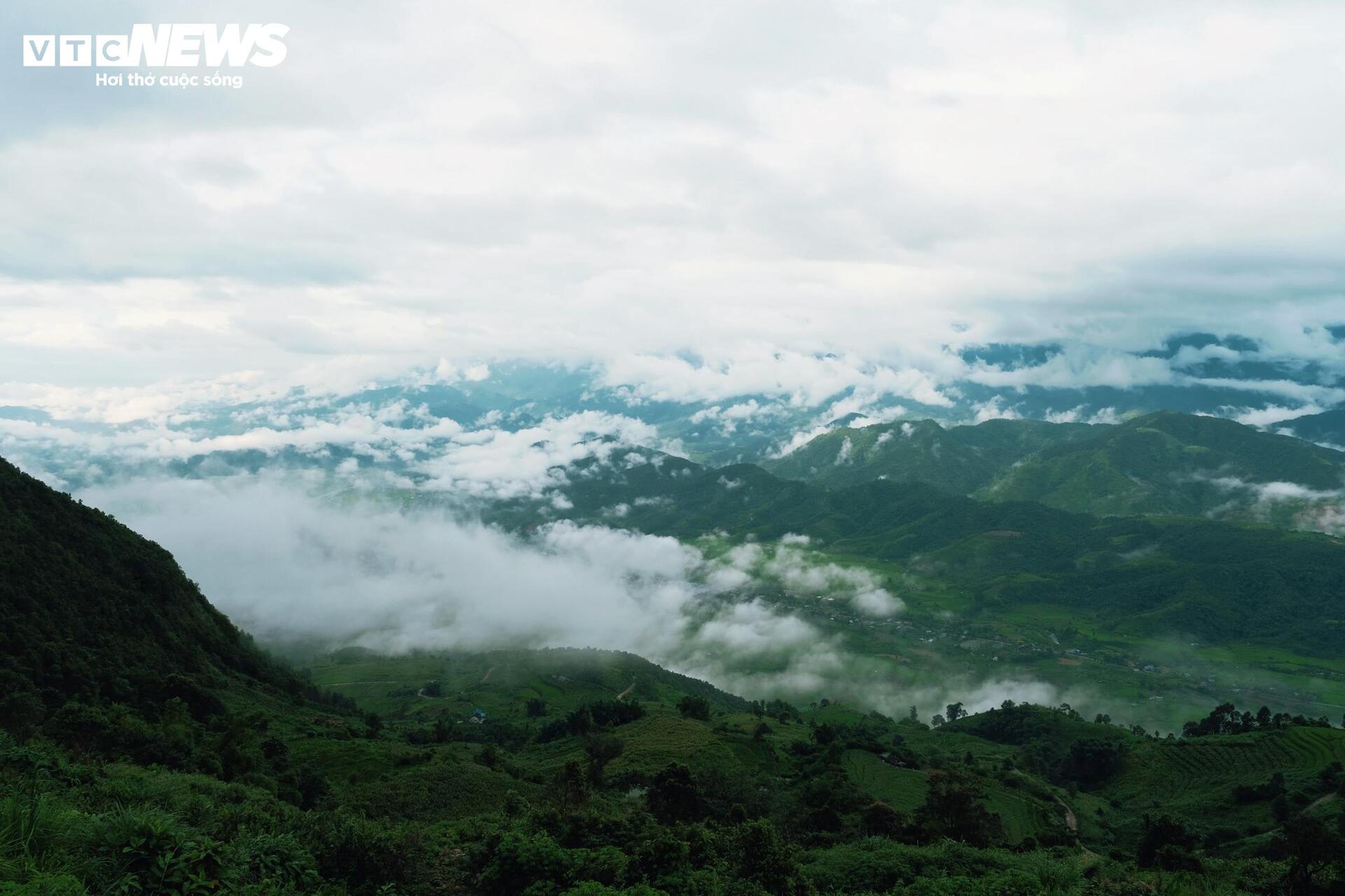 Về Sì Thâu Chải ngắm bản làng giữa mây và hoa của người Dao - 1