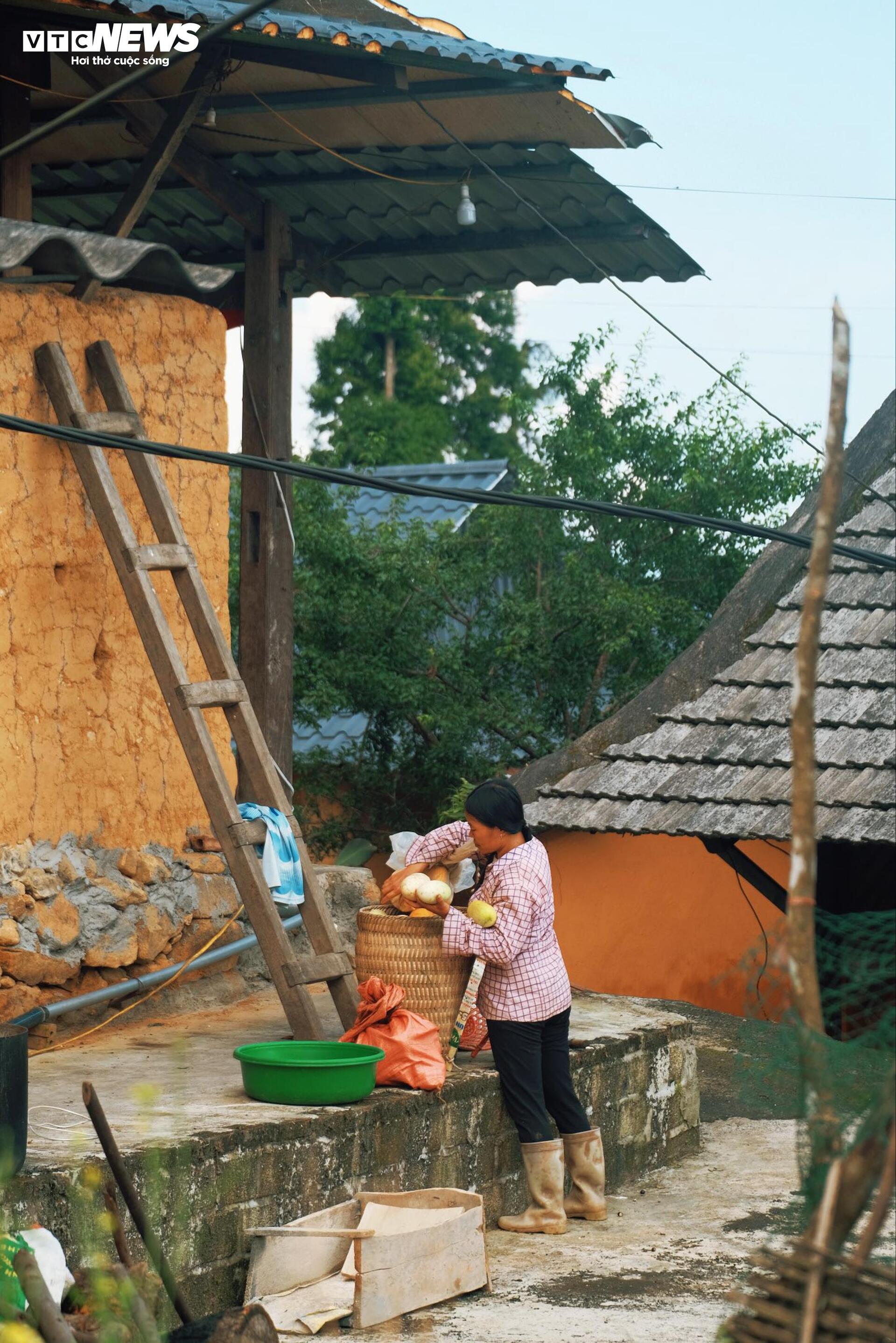 Về Sì Thâu Chải ngắm bản làng giữa mây và hoa của người Dao - 6