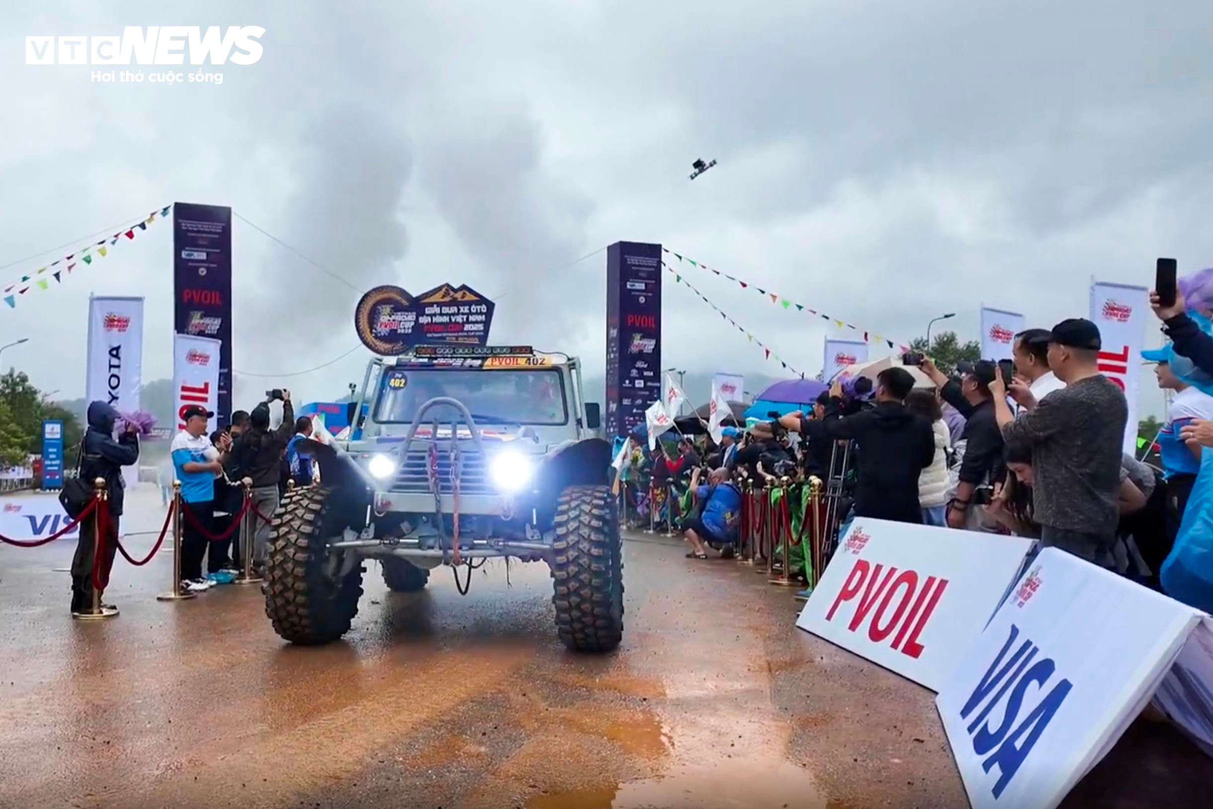 Mãn nhãn màn tranh tài gay cấn tại giải đua ô tô địa hình lớn nhất Việt Nam - 1