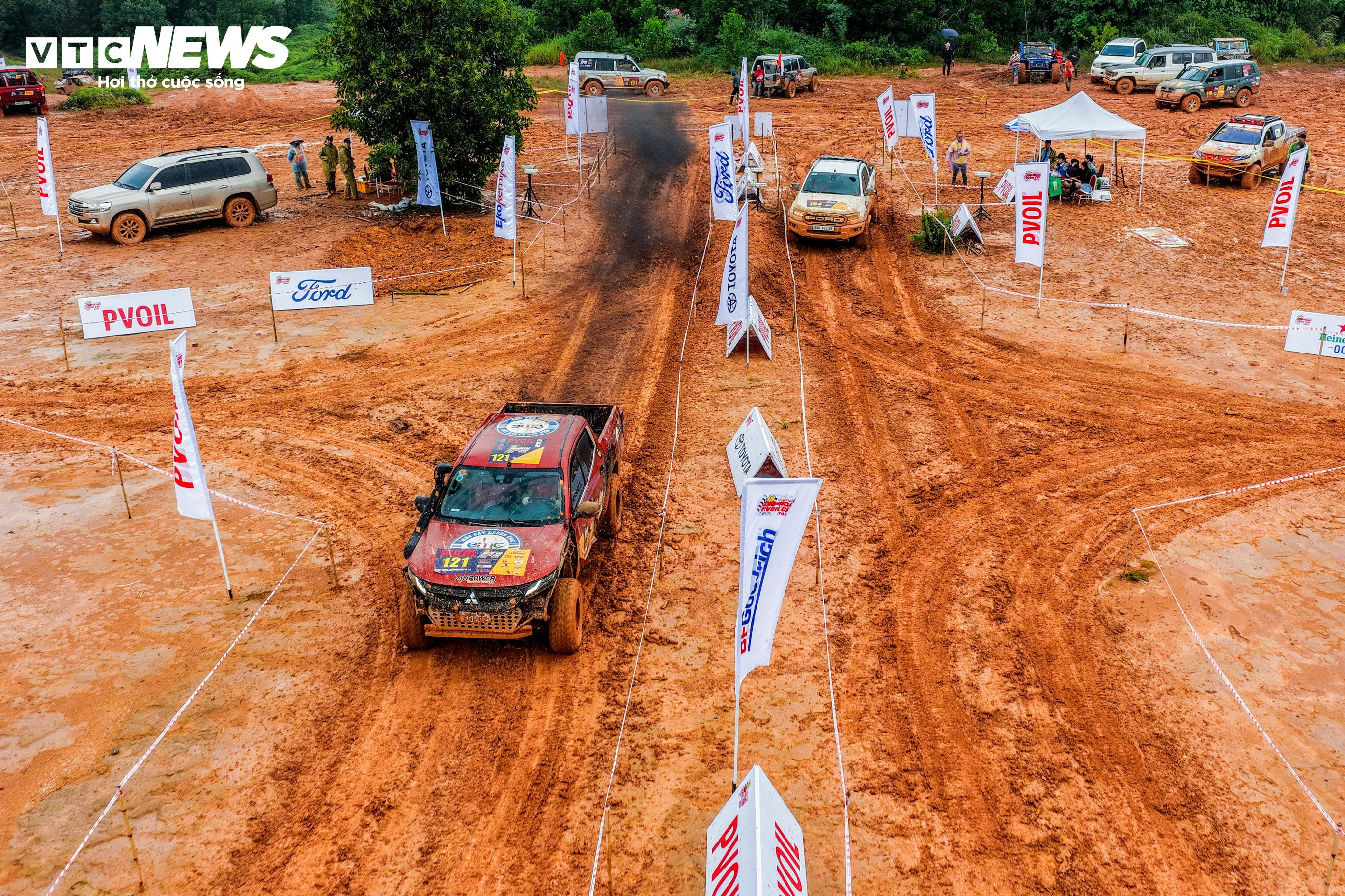 Mãn nhãn màn tranh tài gay cấn tại giải đua ô tô địa hình lớn nhất Việt Nam - 2