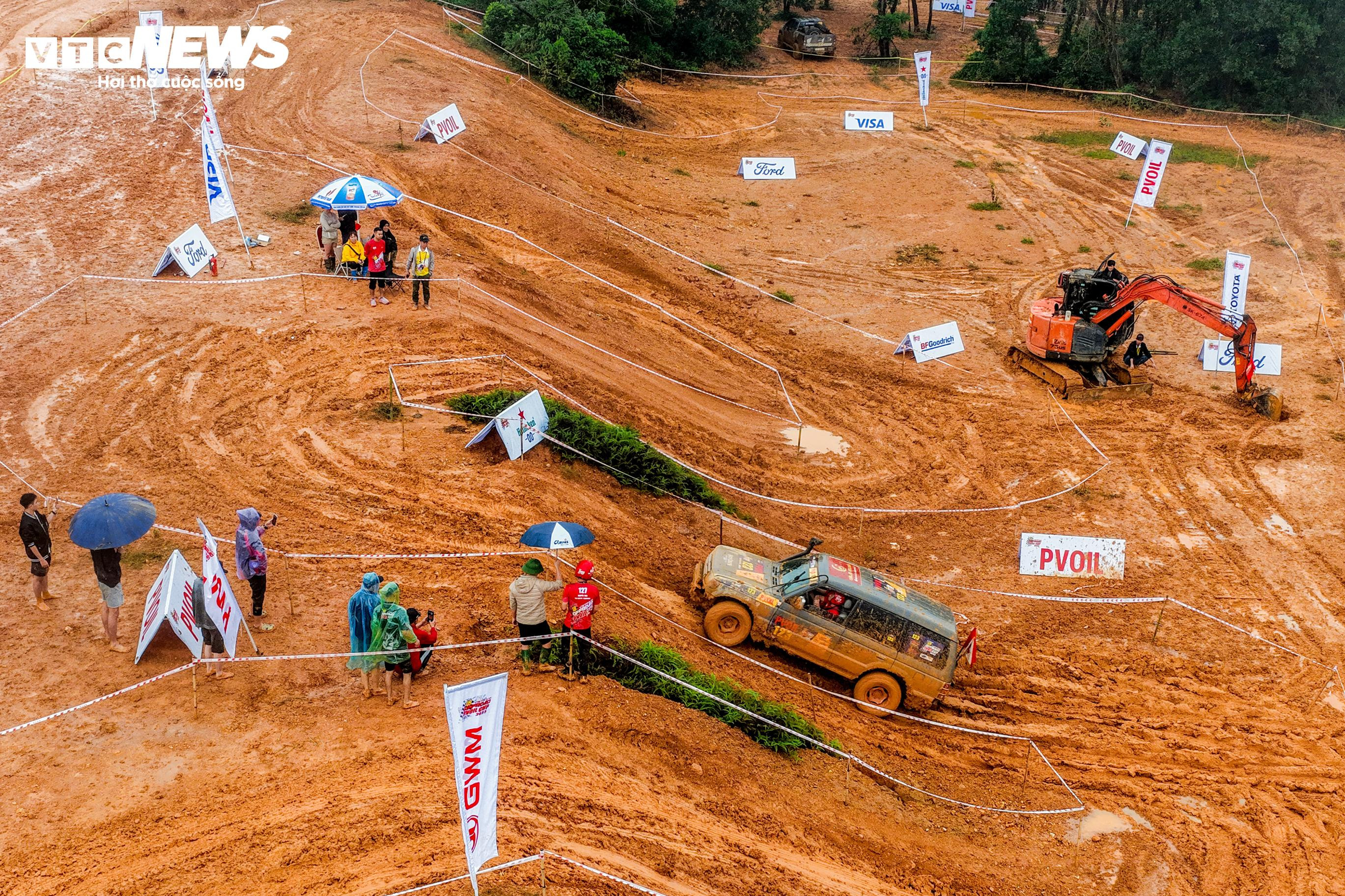 Mãn nhãn màn tranh tài gay cấn tại giải đua ô tô địa hình lớn nhất Việt Nam - 19