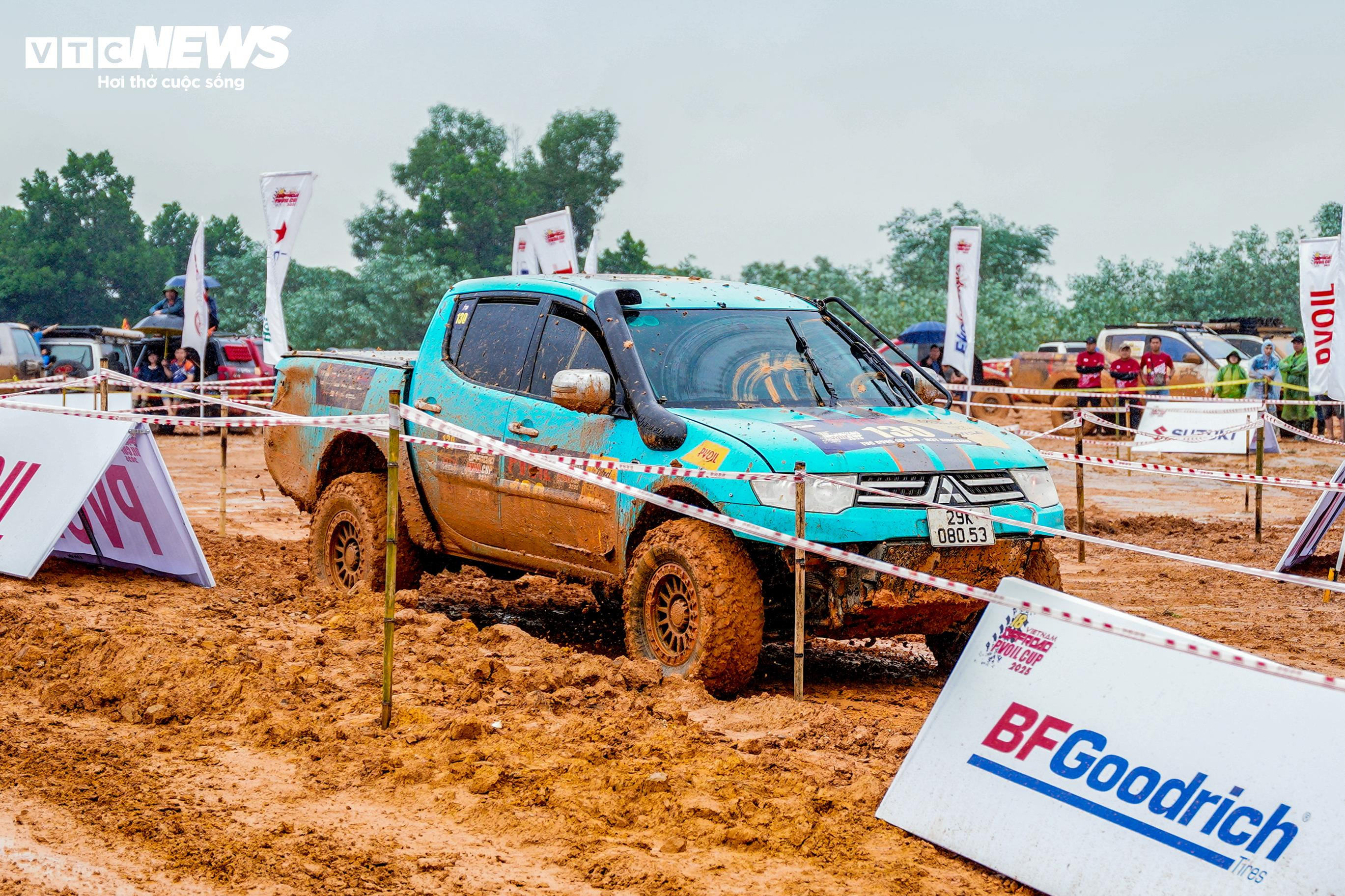 Mãn nhãn màn tranh tài gay cấn tại giải đua ô tô địa hình lớn nhất Việt Nam - 3