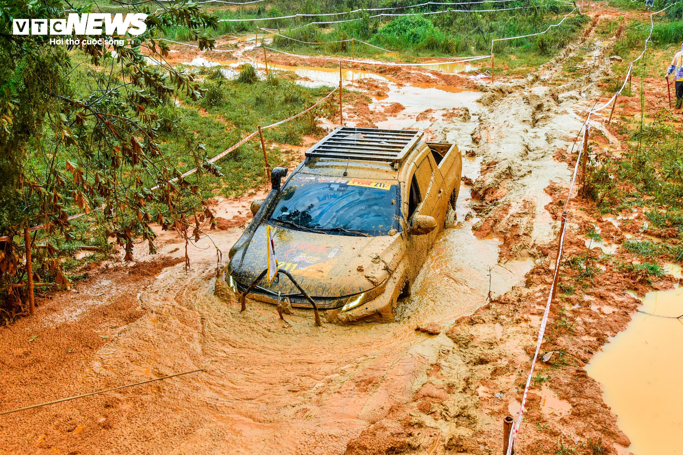 Mãn nhãn màn tranh tài gay cấn tại giải đua ô tô địa hình lớn nhất Việt Nam - 6
