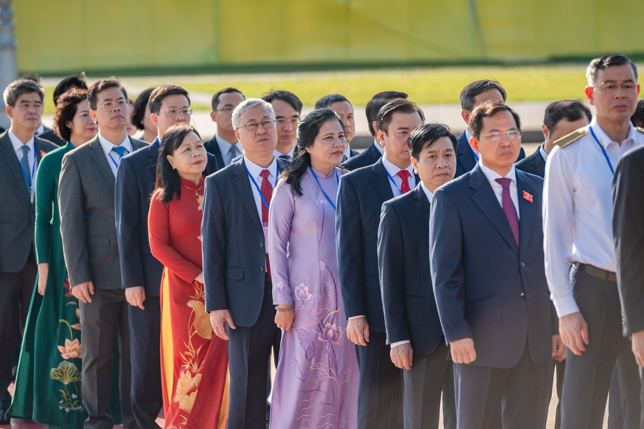 Đoàn đại biểu dự Đại hội Đảng bộ Quốc hội vào Lăng viếng Chủ tịch Hồ Chí Minh - 5