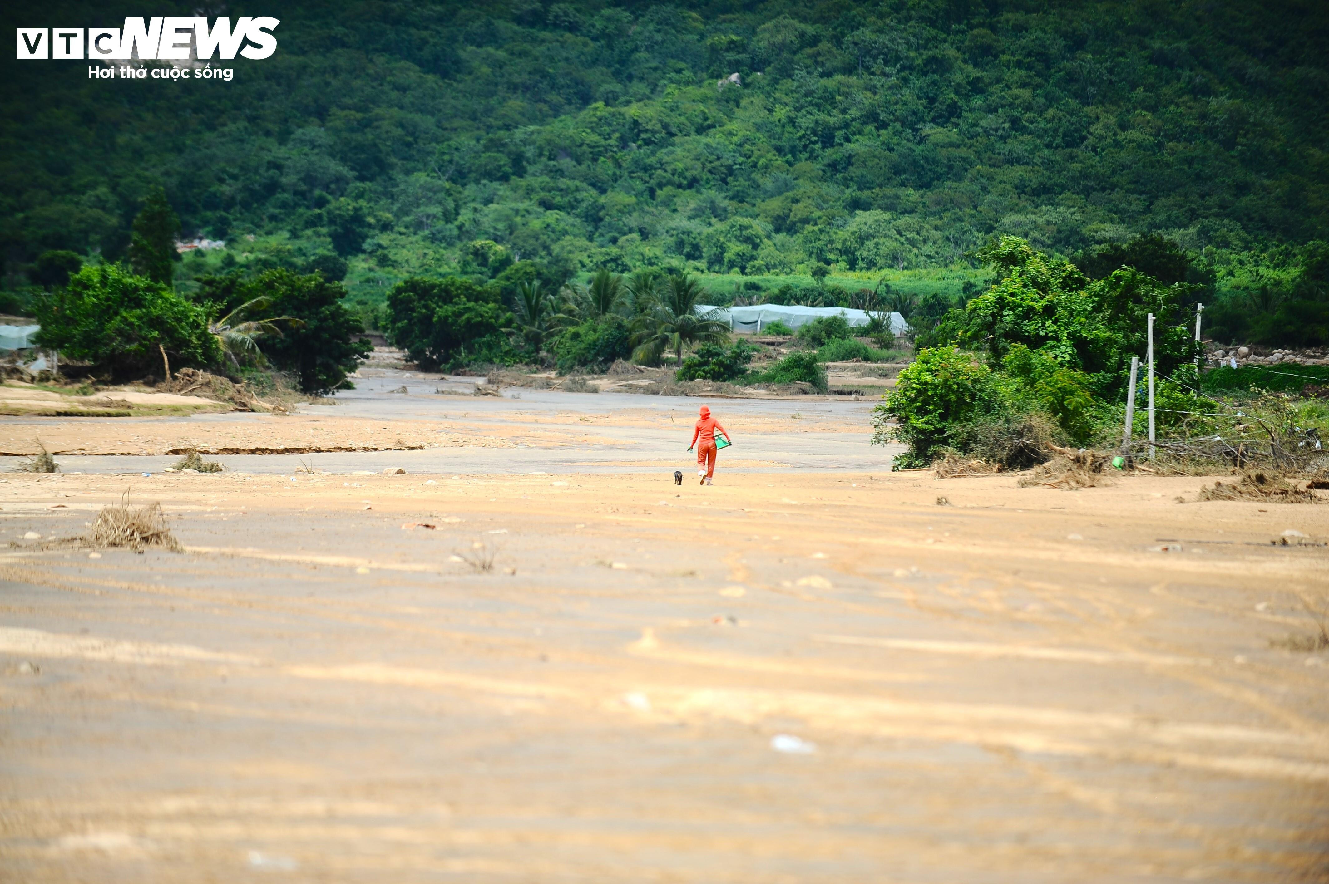 Cận cảnh hồ chứa nước bị vỡ khiến 1 người chết ở Lâm Đồng - 10