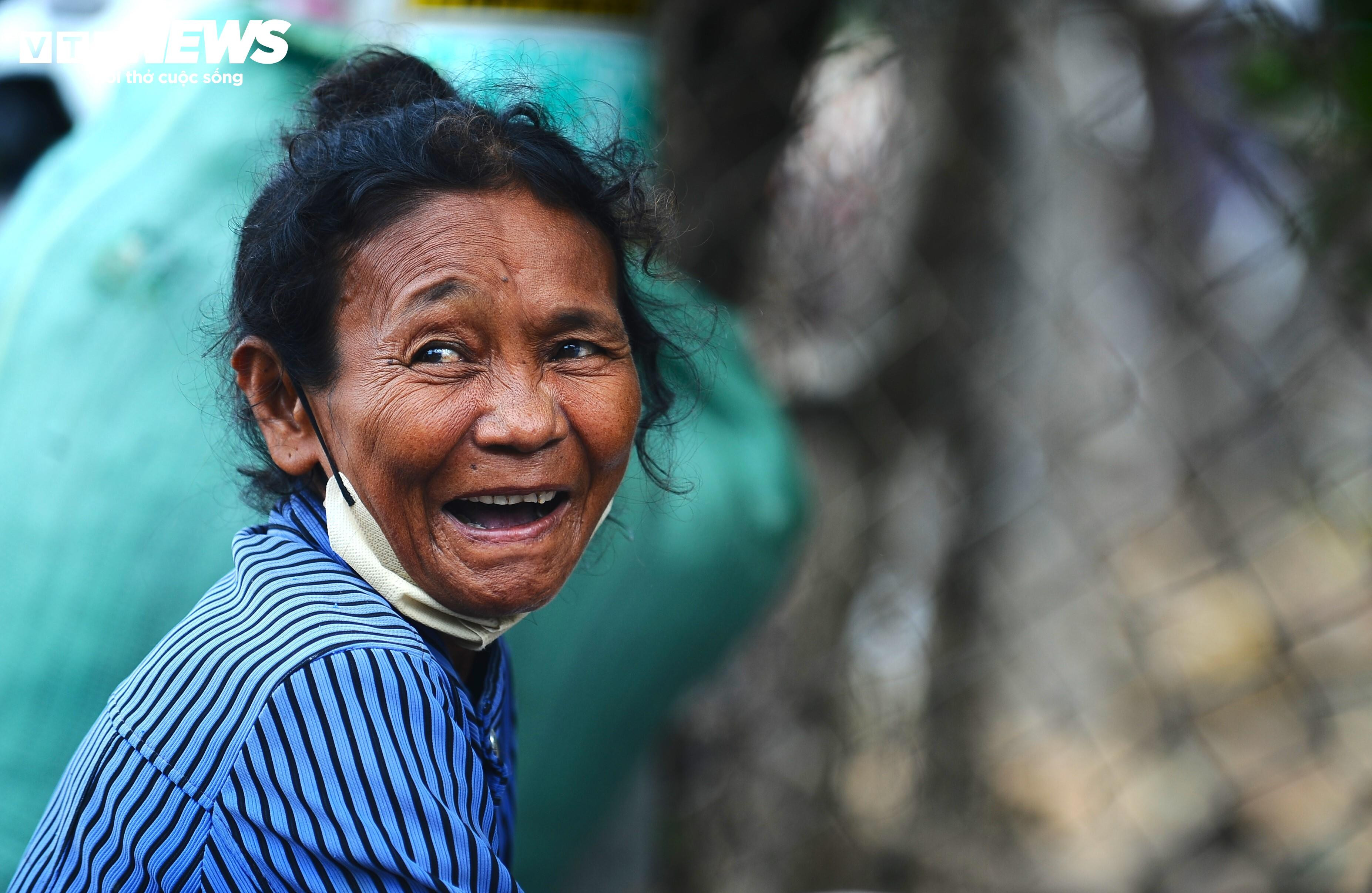 Người dân Lâm Đồng giúp nhau dựng lại từng mái nhà sau sự cố vỡ hồ chứa nước - 9