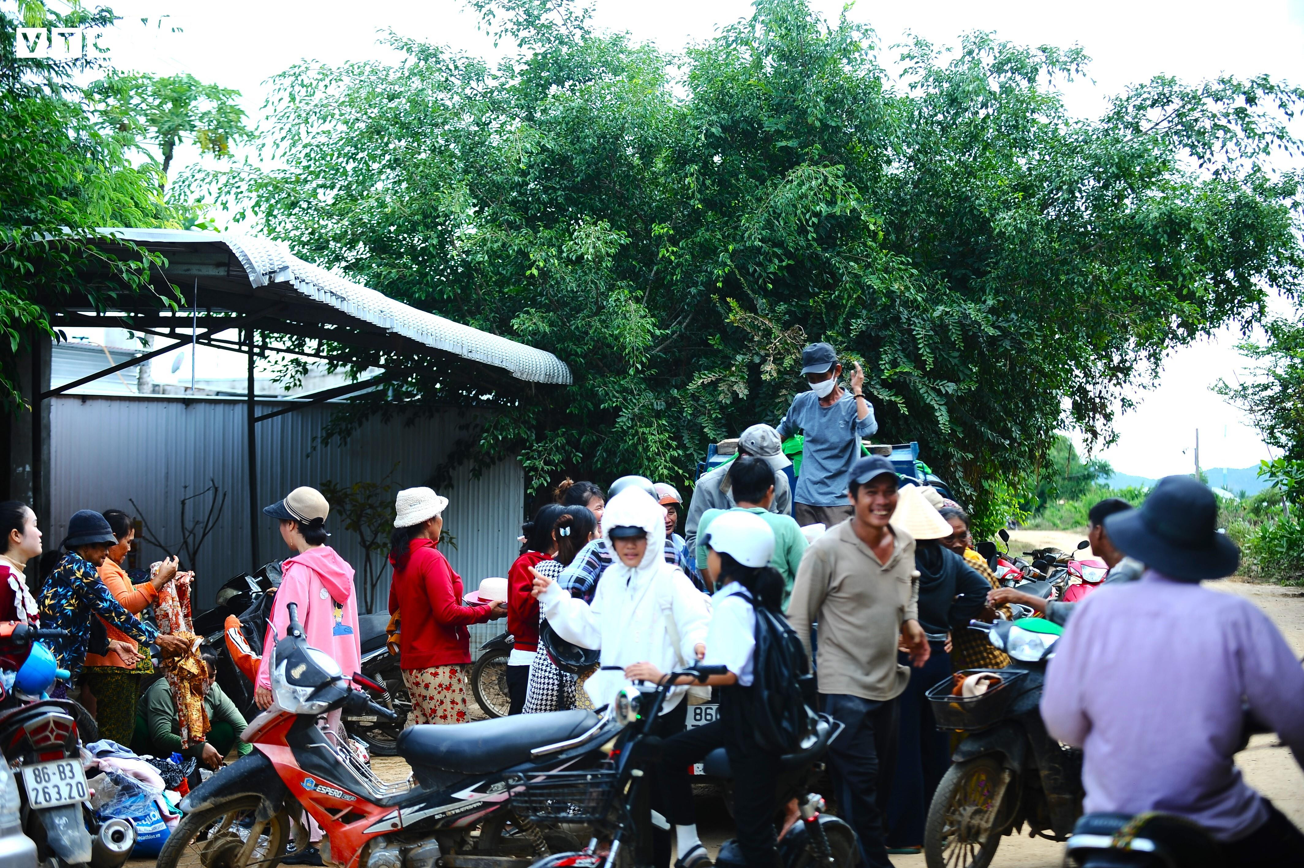 Người dân Lâm Đồng giúp nhau dựng lại từng mái nhà sau sự cố vỡ hồ chứa nước - 15