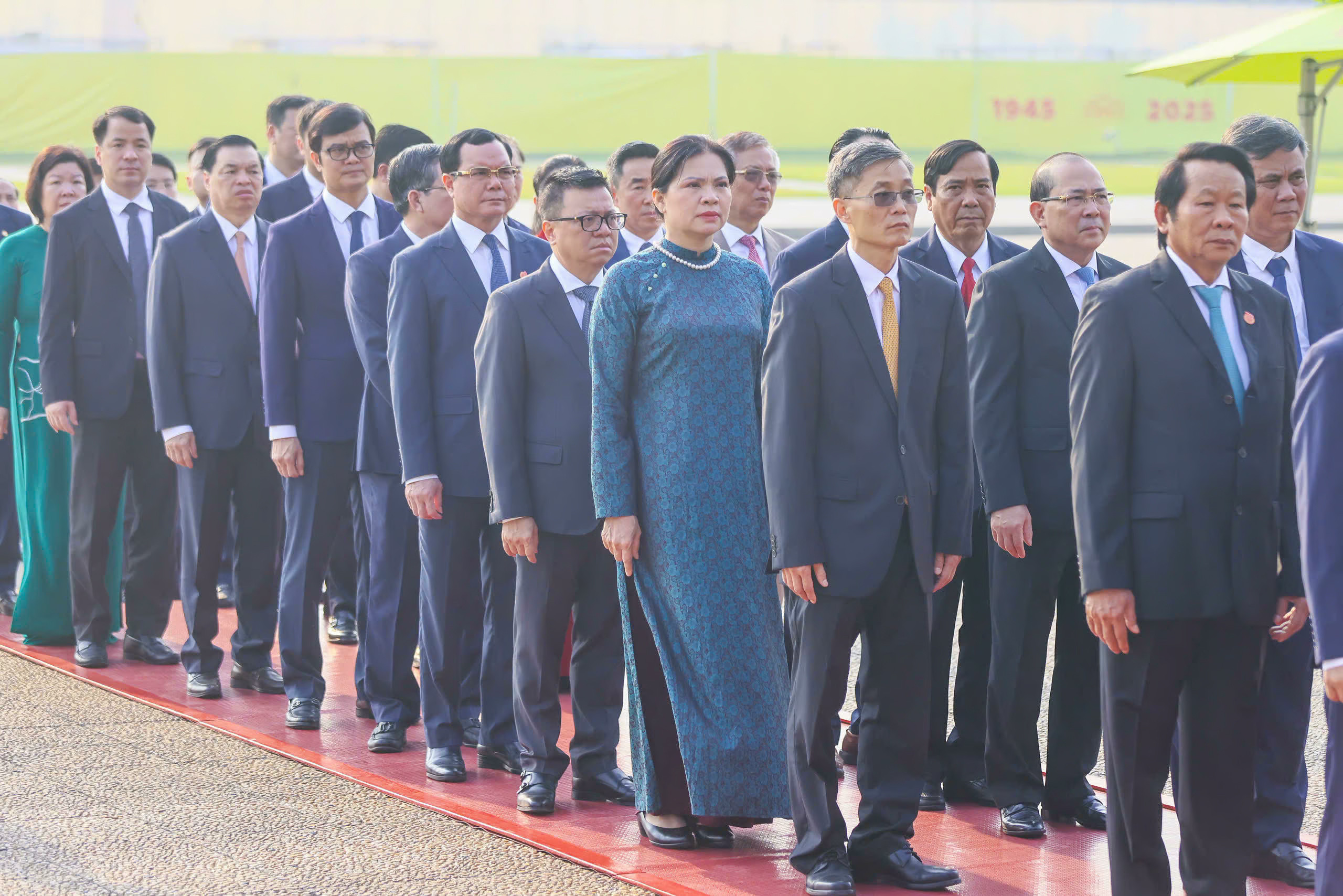 Đoàn đại biểu Đảng bộ MTTQ, các đoàn thể Trung ương vào Lăng viếng Bác - 4