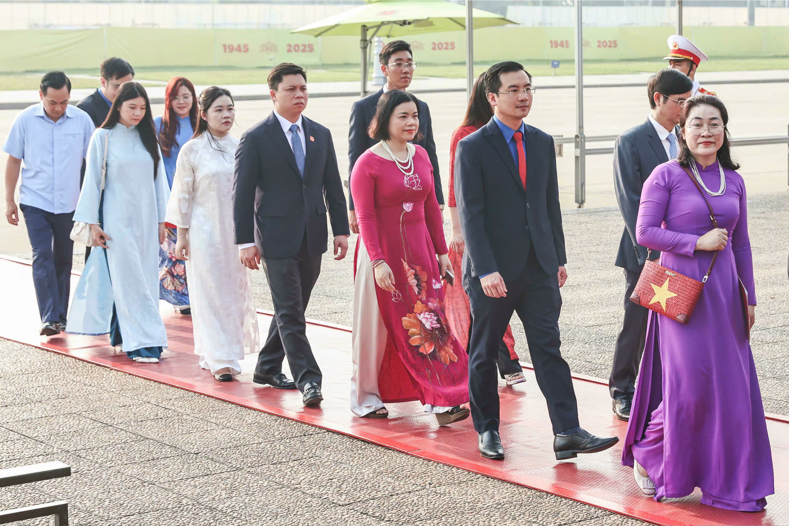 Đoàn đại biểu Đảng bộ MTTQ, các đoàn thể Trung ương vào Lăng viếng Bác - 6