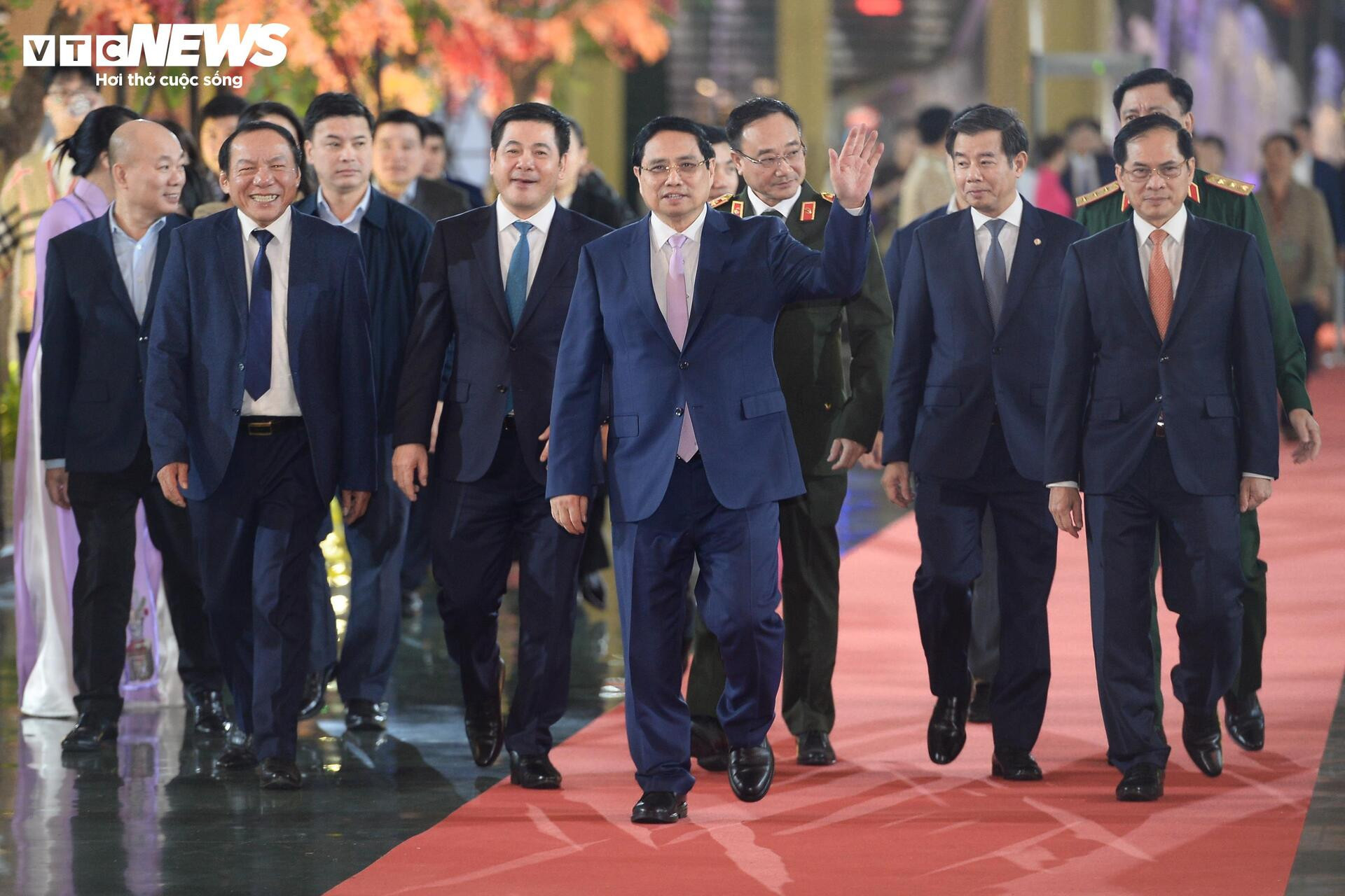 Thủ tướng Phạm Minh Chính dự lễ bế mạc Hội chợ mùa Thu lần thứ nhất - 2025 - 3