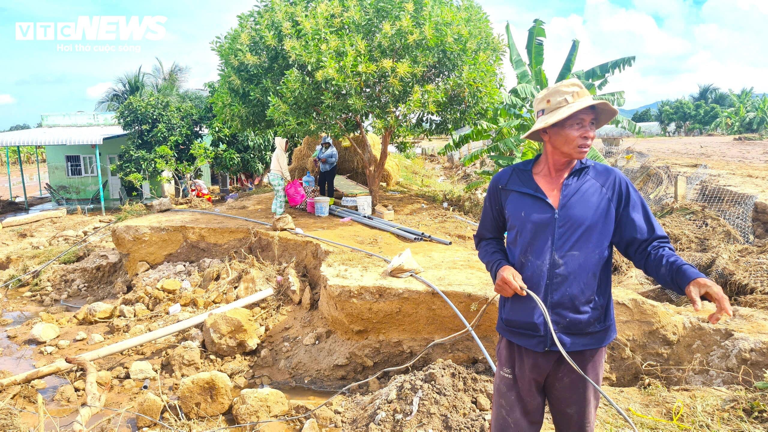 Cận cảnh hồ chứa nước bị vỡ khiến 1 người chết ở Lâm Đồng - 12