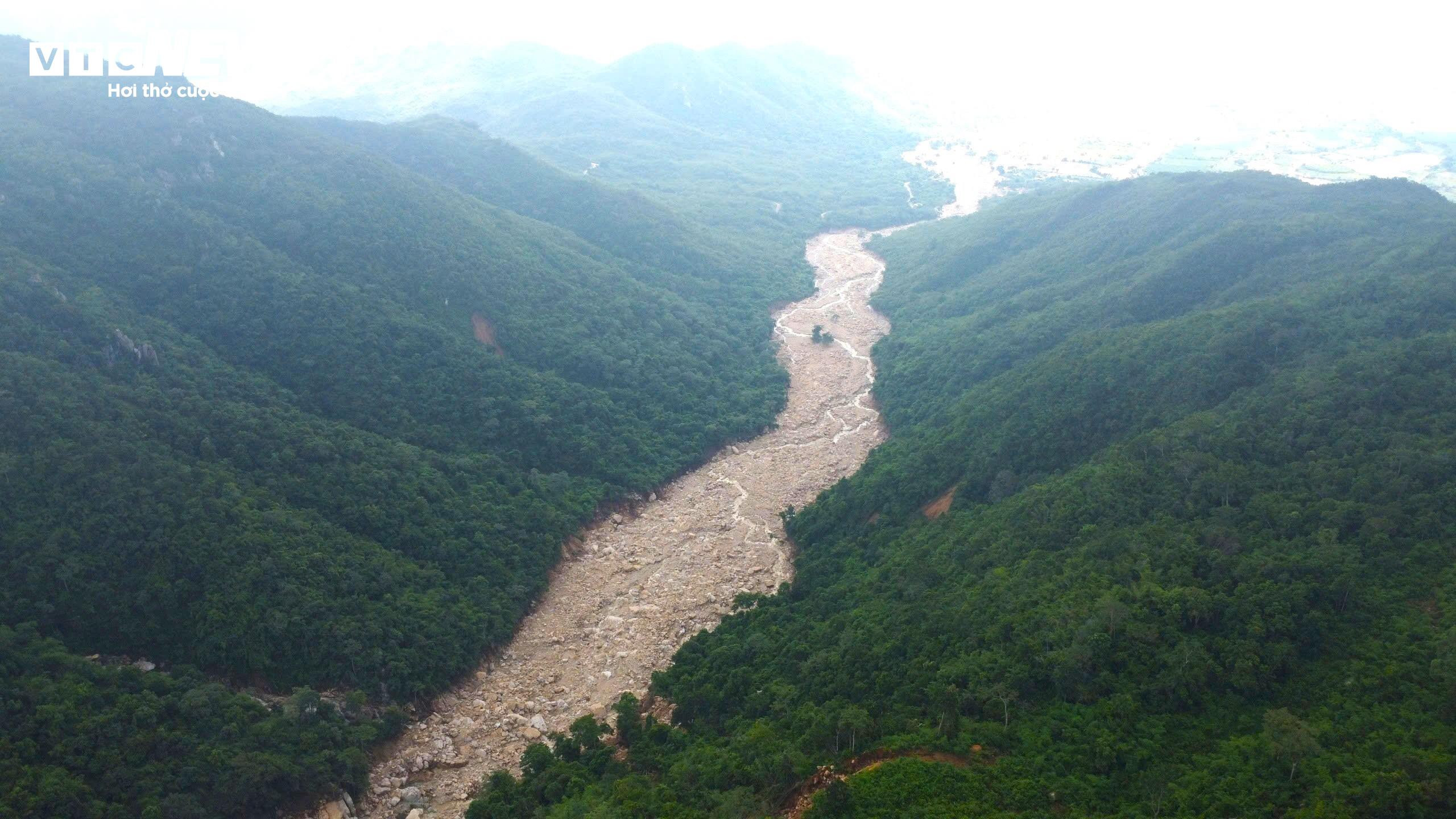 Cận cảnh hồ chứa nước bị vỡ khiến 1 người chết ở Lâm Đồng - 6