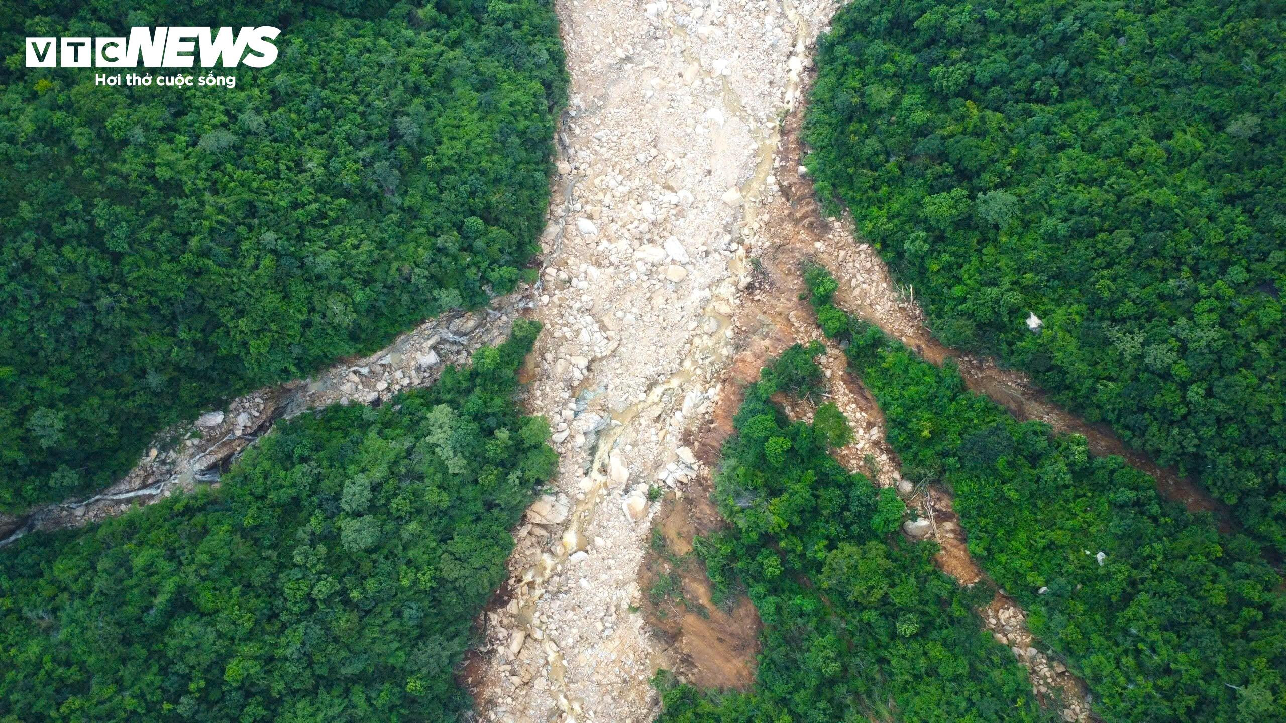 Cận cảnh hồ chứa nước bị vỡ khiến 1 người chết ở Lâm Đồng - 7