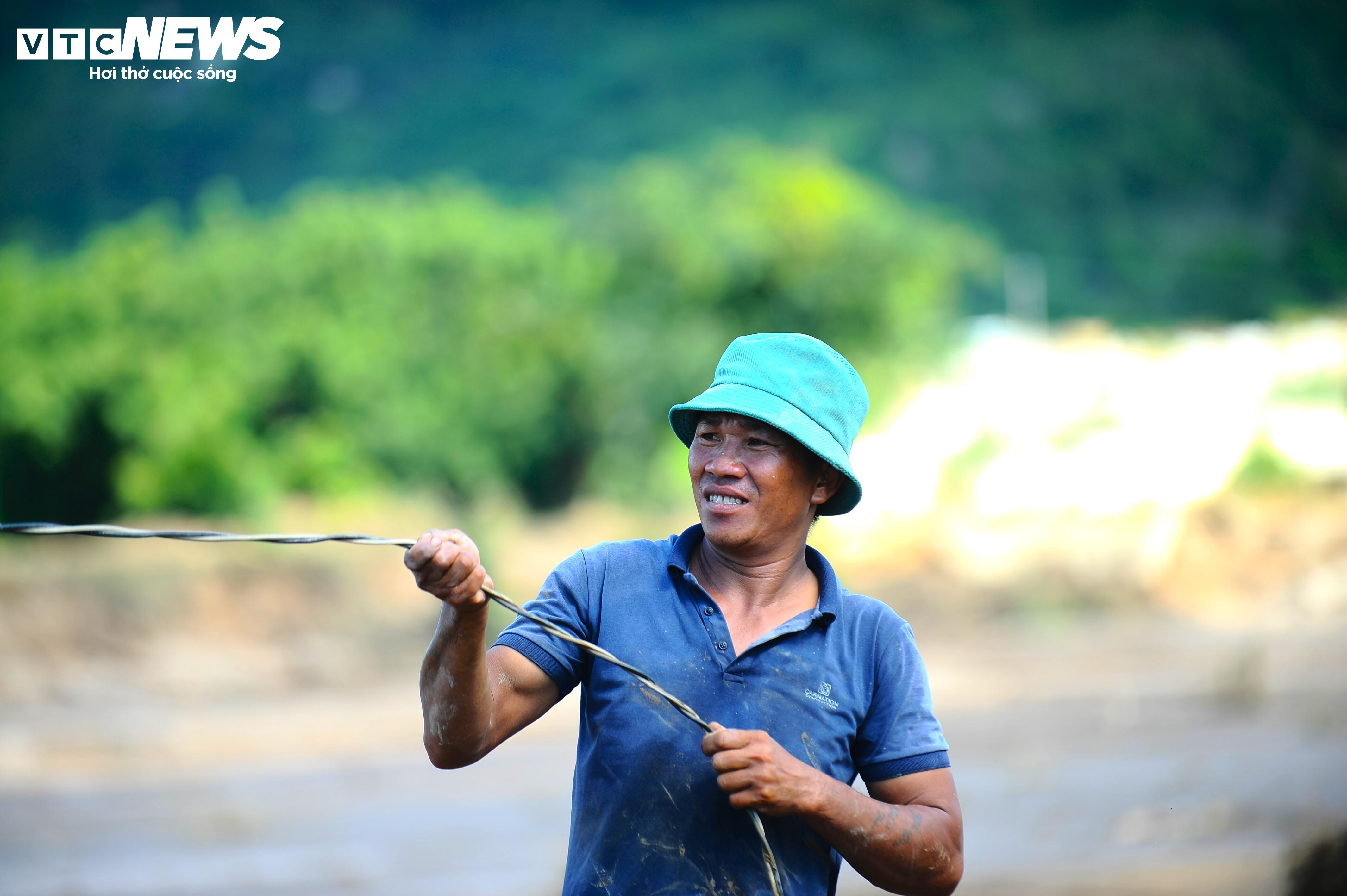 Lực lượng chức năng cùng người dân dọn dẹp sau vụ vỡ hồ chứa nước ở Lâm Đồng - 16