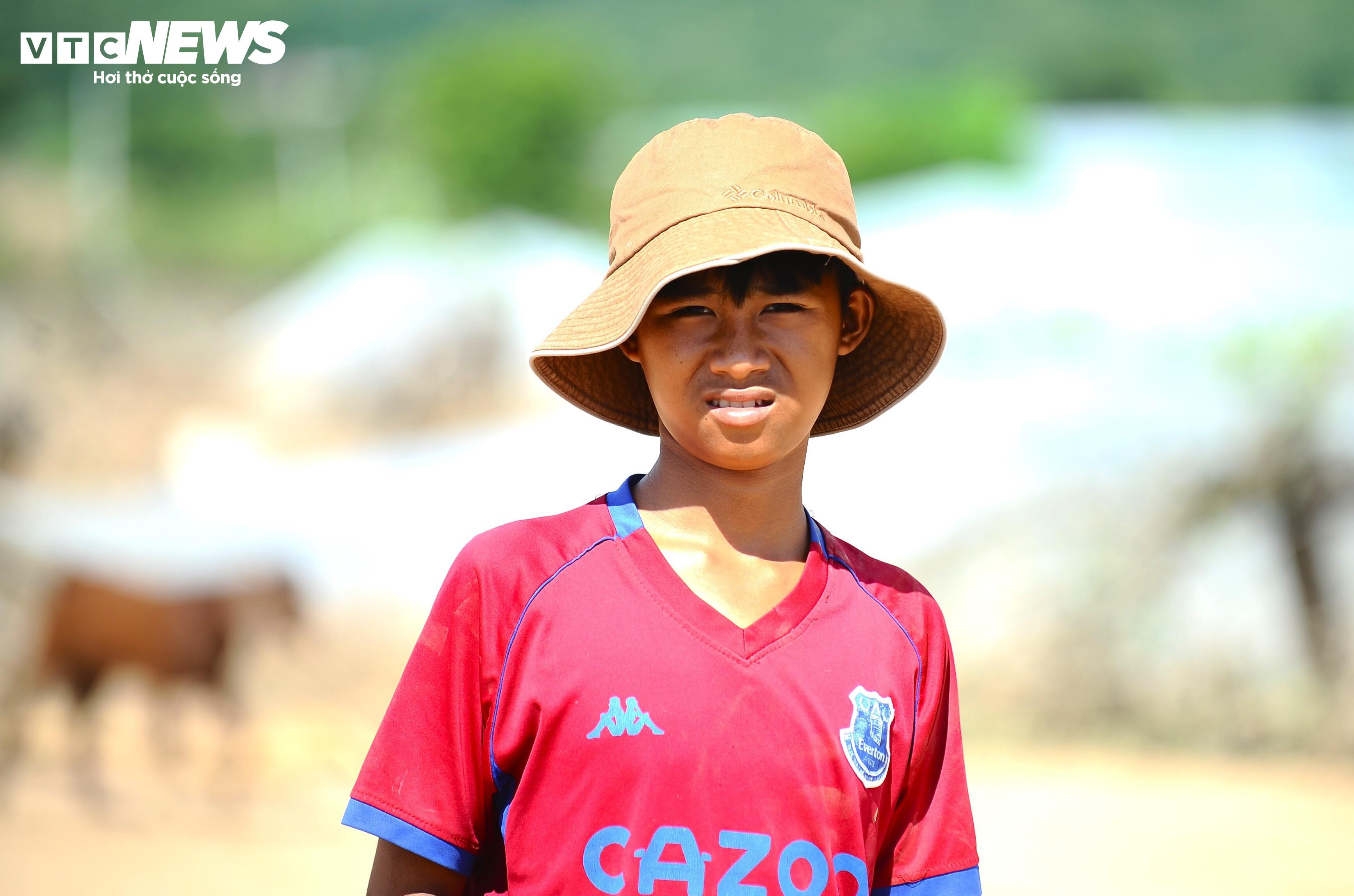 Lực lượng chức năng cùng người dân dọn dẹp sau vụ vỡ hồ chứa nước ở Lâm Đồng - 13