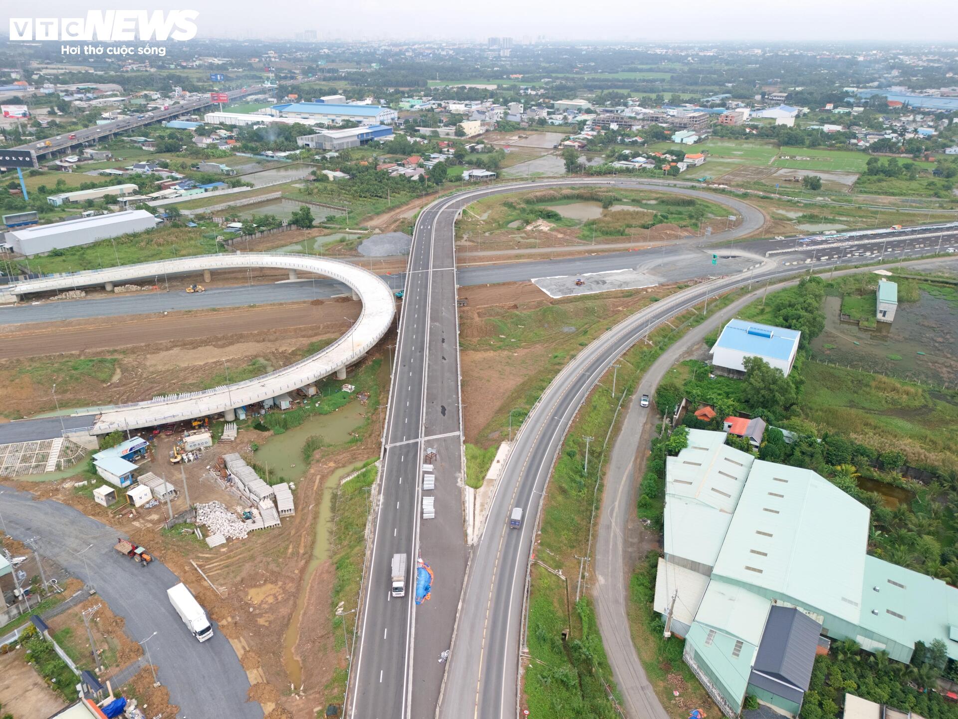 Panorama över Ho Chi Minh Citys ringväg 3 genom Tay Ninh på väg mot mållinjen - 10