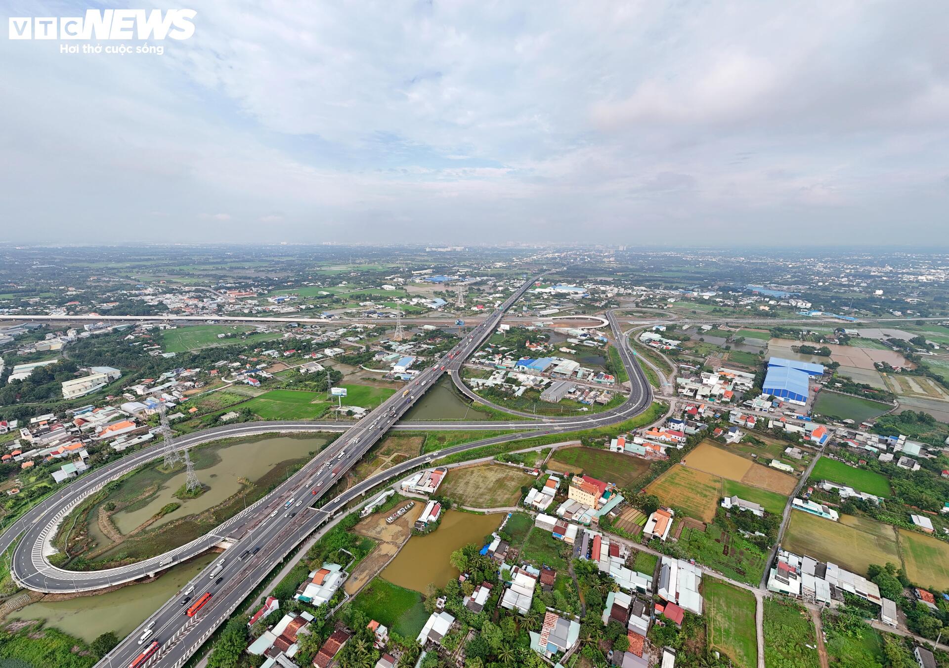 Toàn cảnh Vành đai 3 TP.HCM đoạn qua Tây Ninh tăng tốc về đích - 13