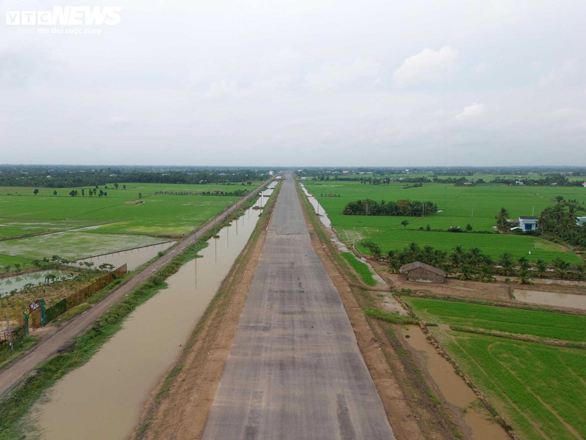 Panorama över Ho Chi Minh Citys ringväg 3 genom Tay Ninh på väg mot mållinjen - 3