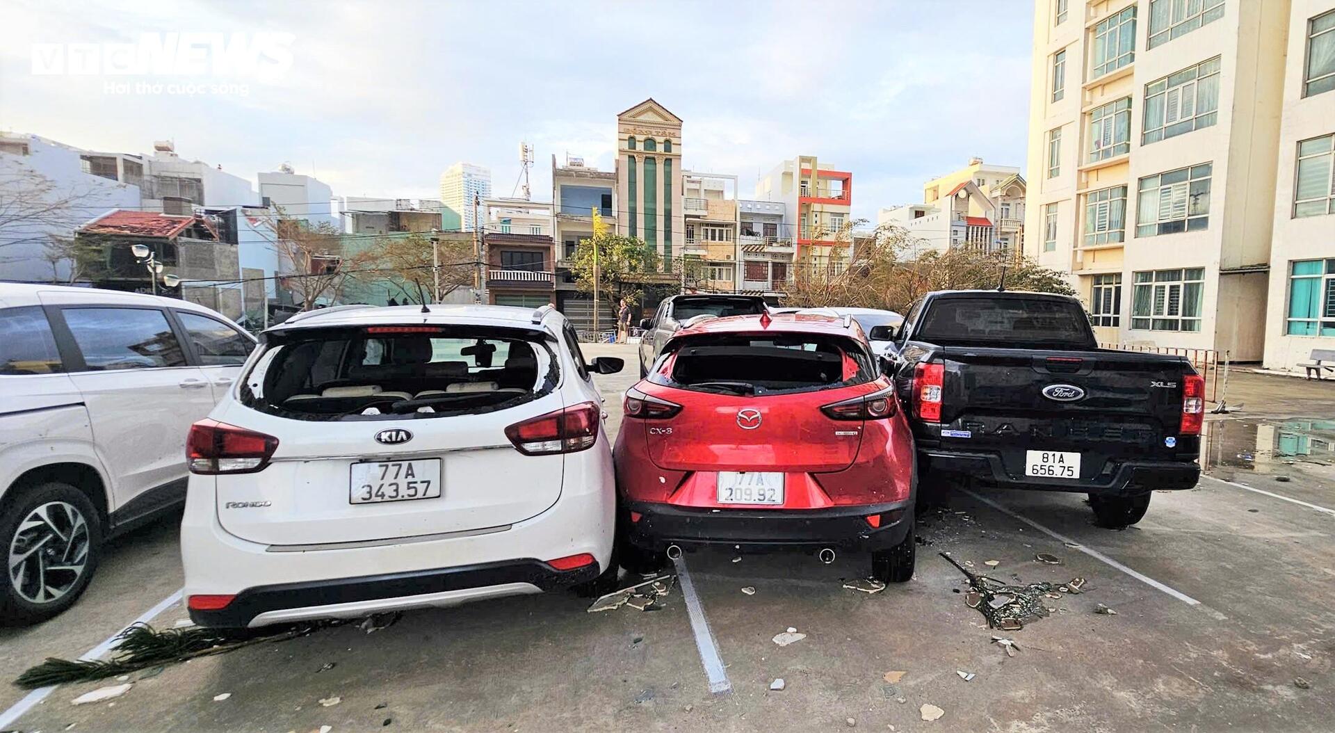 Gia Lai tan hoang sau bão Kalmaegi: Nhà tốc mái đổ sập, cây bật gốc hàng loạt - 8