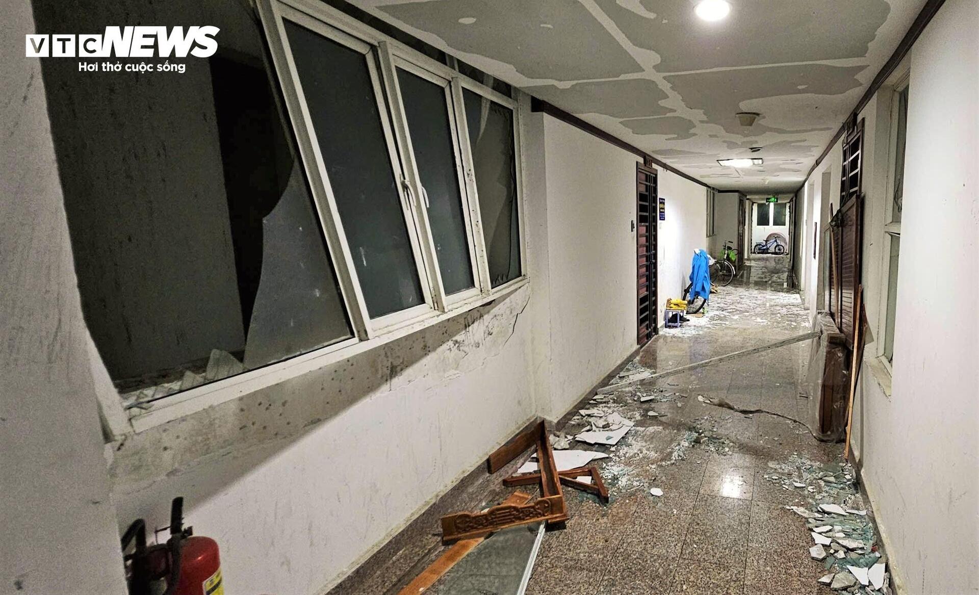 Gia Lai tan hoang sau bão Kalmaegi: Nhà tốc mái đổ sập, cây bật gốc hàng loạt - 4