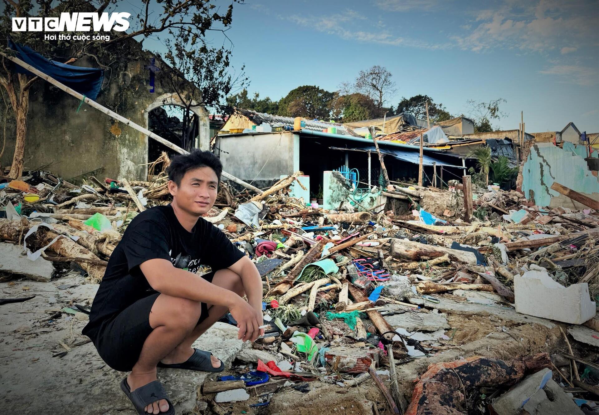 Bão Kalmaegi ‘nuốt’ làng ven biển Gia Lai: Sau một đêm, không còn nhà để về - 2