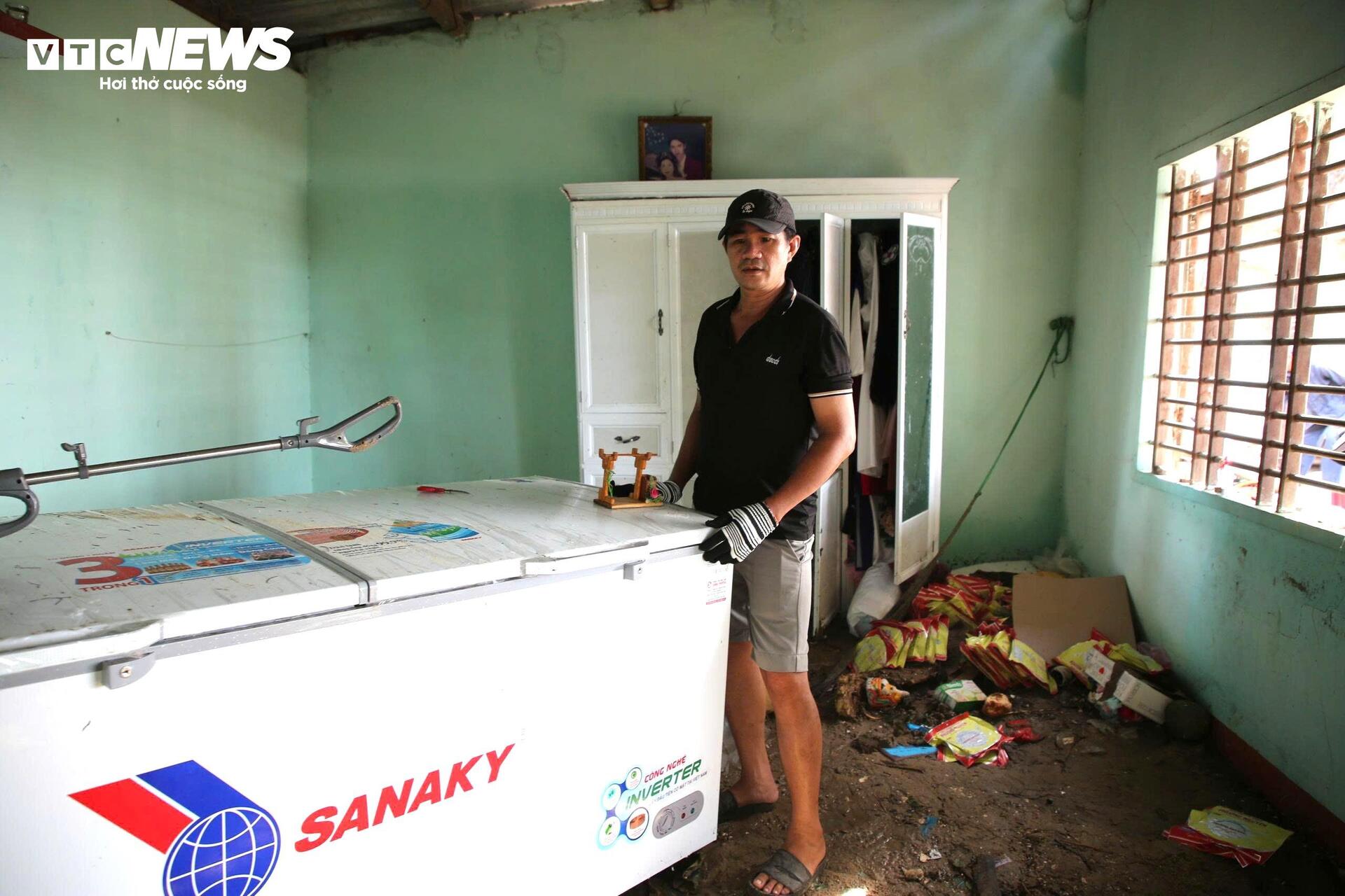 ទិដ្ឋភាពនៃការបំផ្លិចបំផ្លាញនៅភូមិឆ្នេរនៃខេត្ត Quang Ngai បន្ទាប់ពីព្យុះលេខ 13 - ខែមេសា