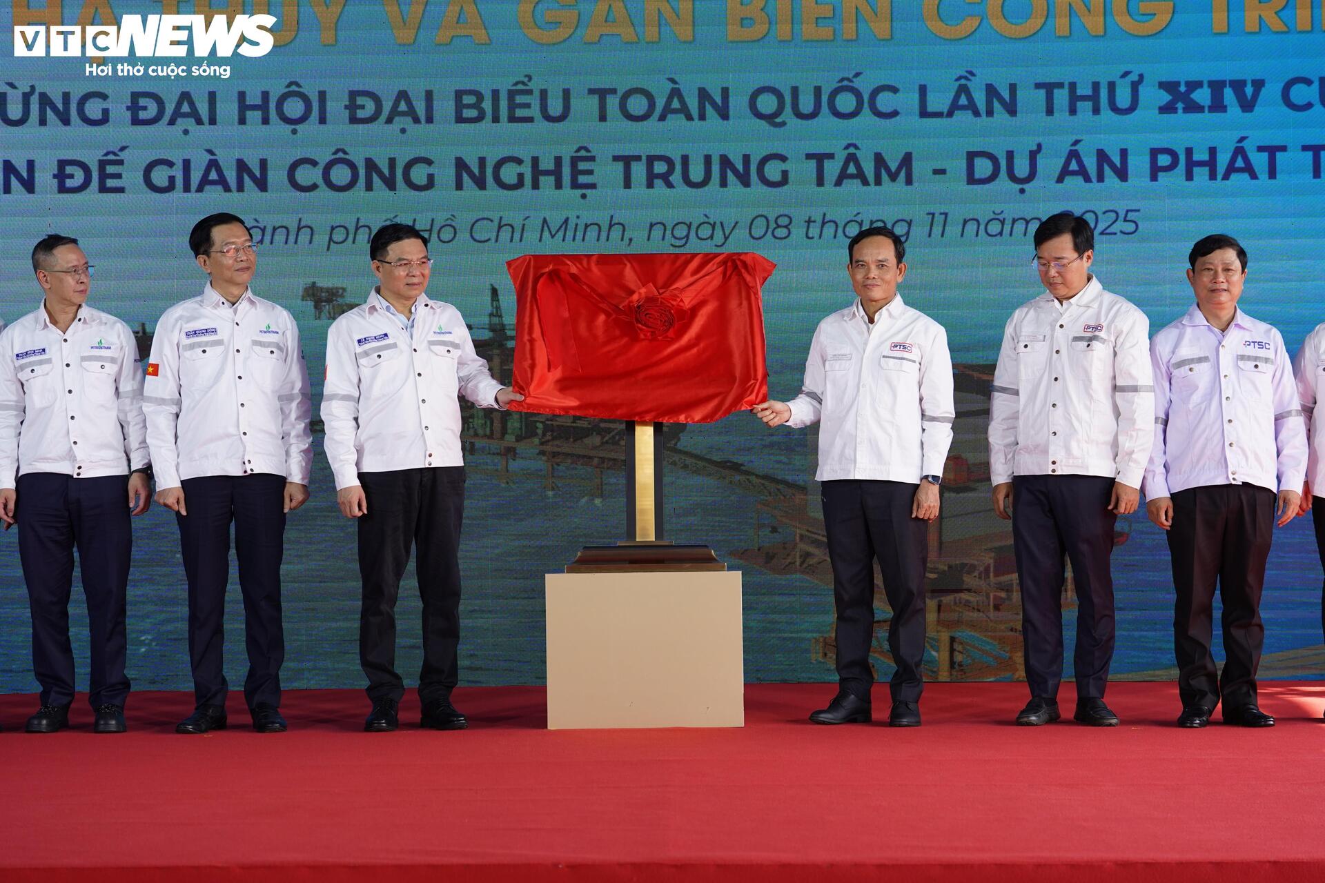 Ho Chi Minh Citys partisekreterare Tran Luu Quang arbetar med Petrovietnam Group - 1