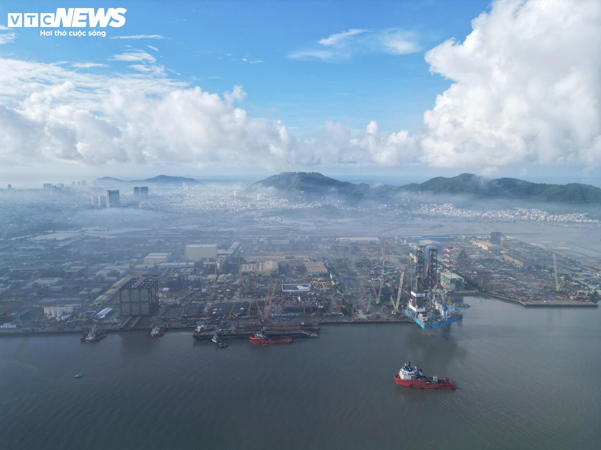 Ho Chi Minh Citys partisekreterare Tran Luu Quang arbetar med Petrovietnam Group - 10