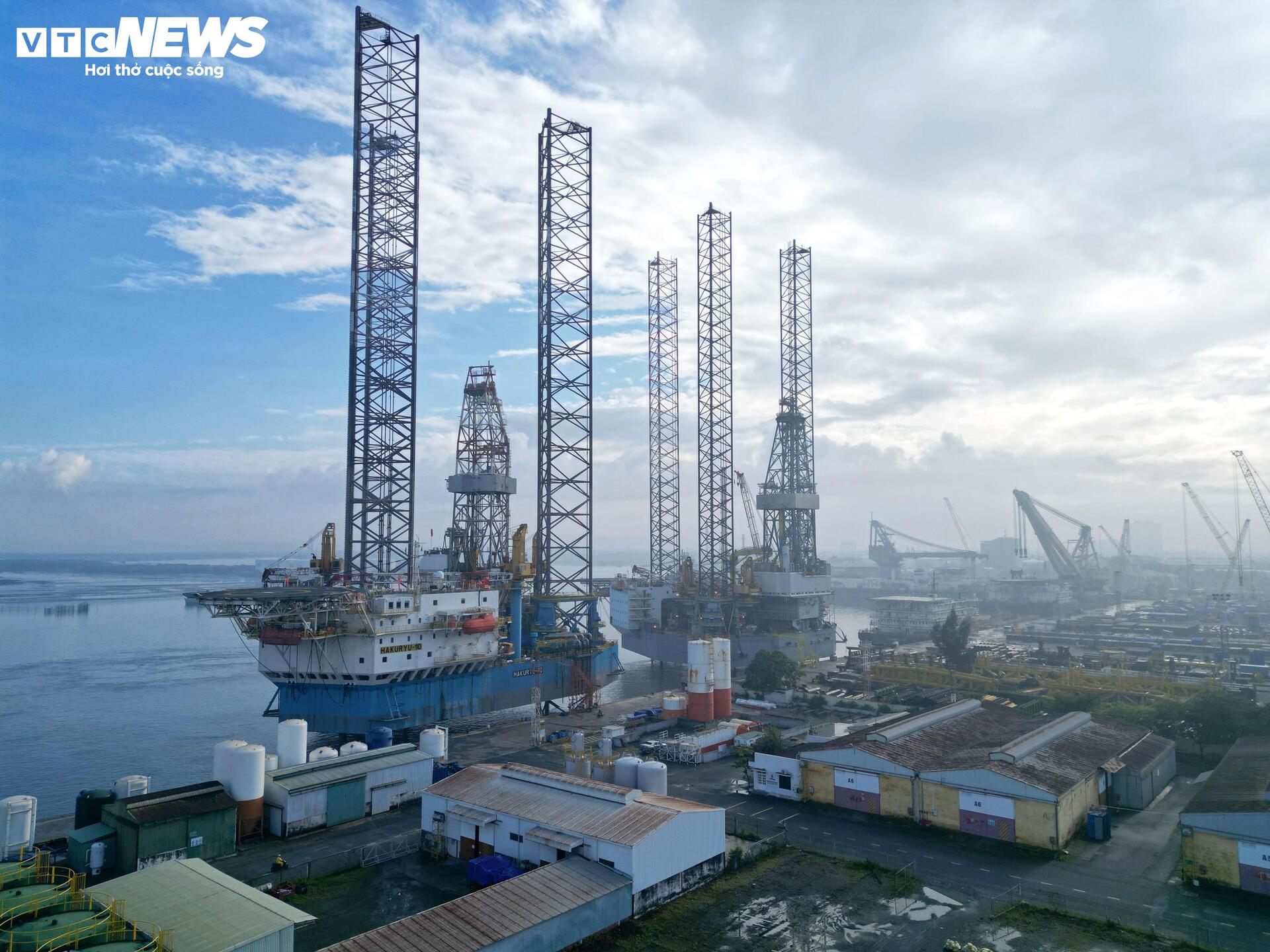 Ho Chi Minh Citys partisekreterare Tran Luu Quang arbetar med Petrovietnam Group - 9