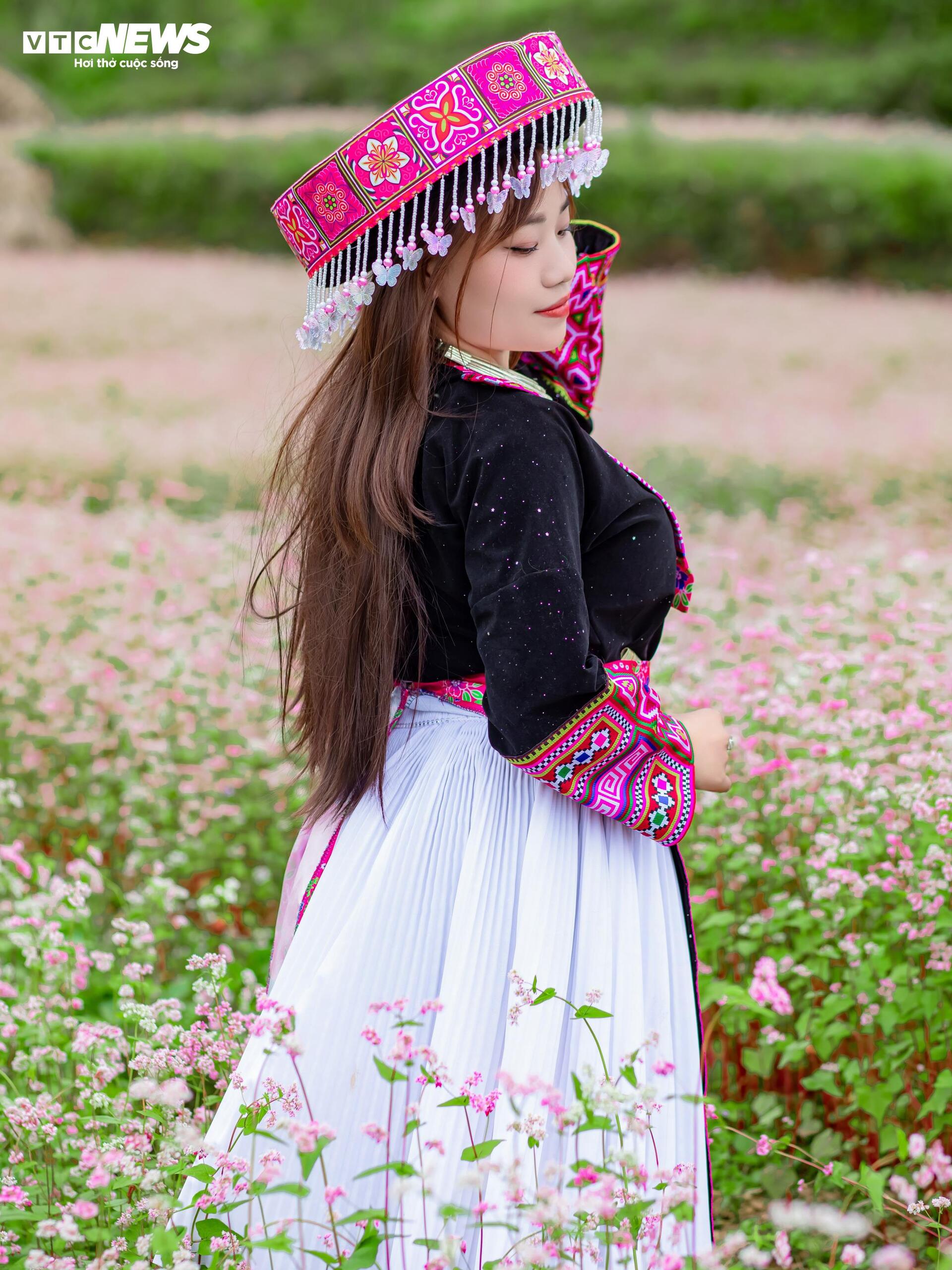 រដូវផ្ការីករីកពេញក្រមុំ នារីៗអញ្ជើញគ្នាទៅដុងវ៉ាន់ ប្រមាញ់រូបថតស្អាតៗ - ៧