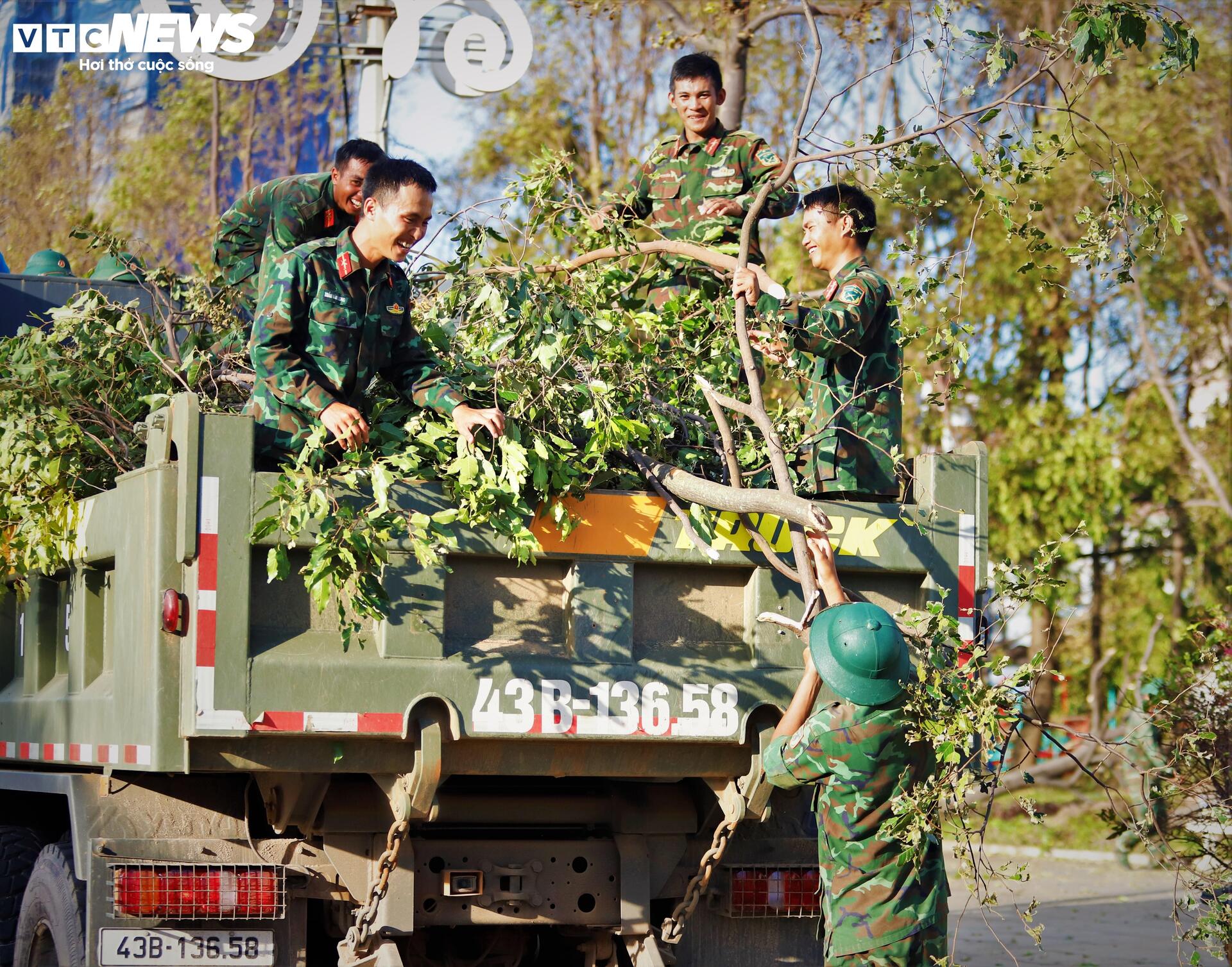 Gồng mình khắc phục hậu quả sau bão Kalmaegi - 3