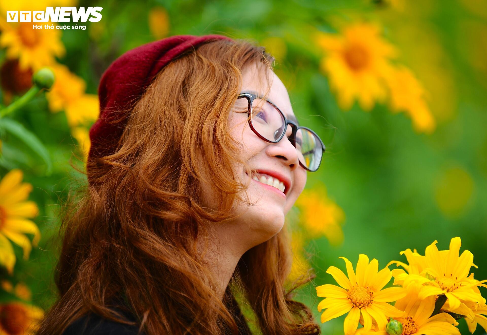 Divoké slunečnice barví horské město Da Lat na žluto v nejkrásnějším ročním období - 7