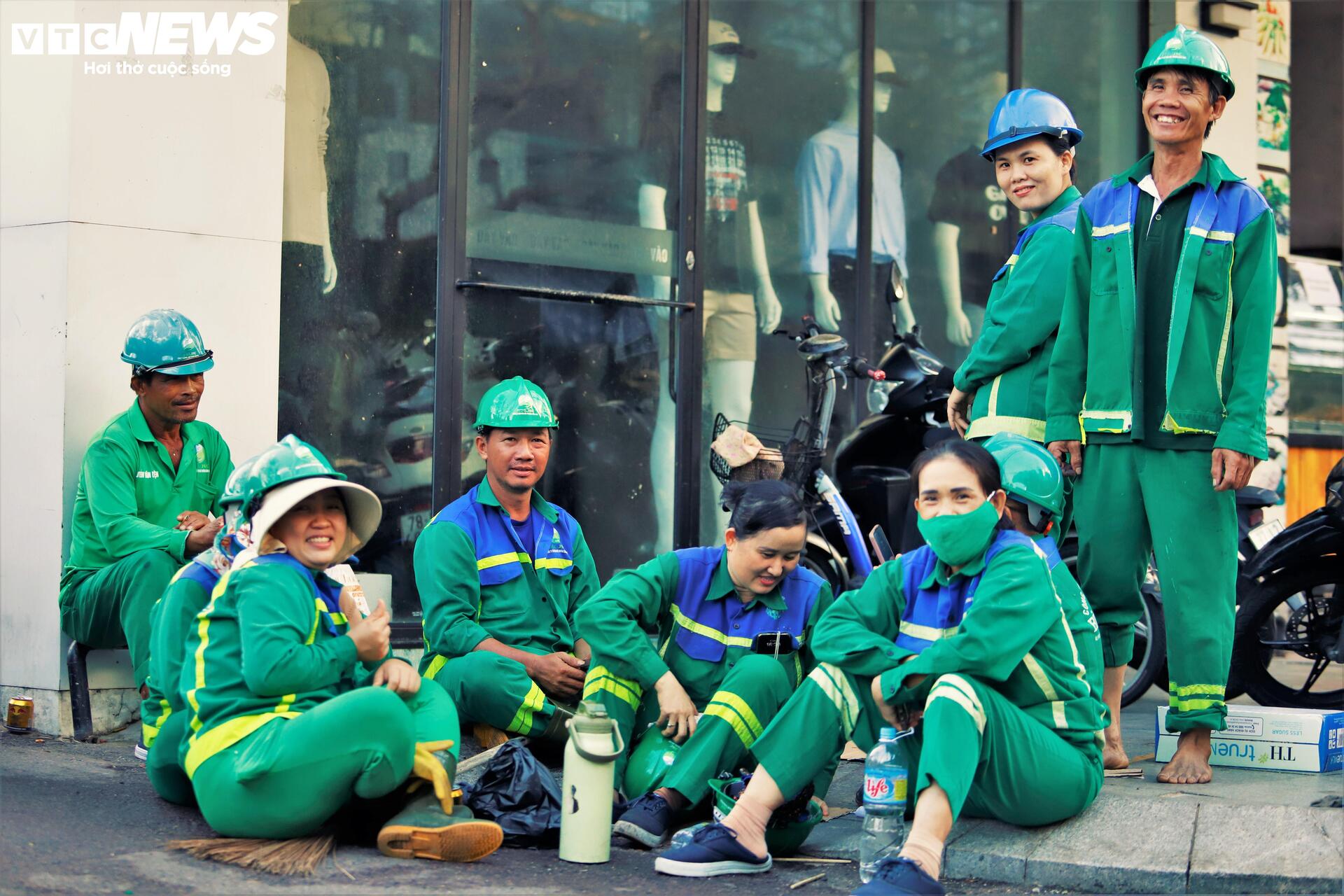 Gồng mình khắc phục hậu quả sau bão Kalmaegi - 15