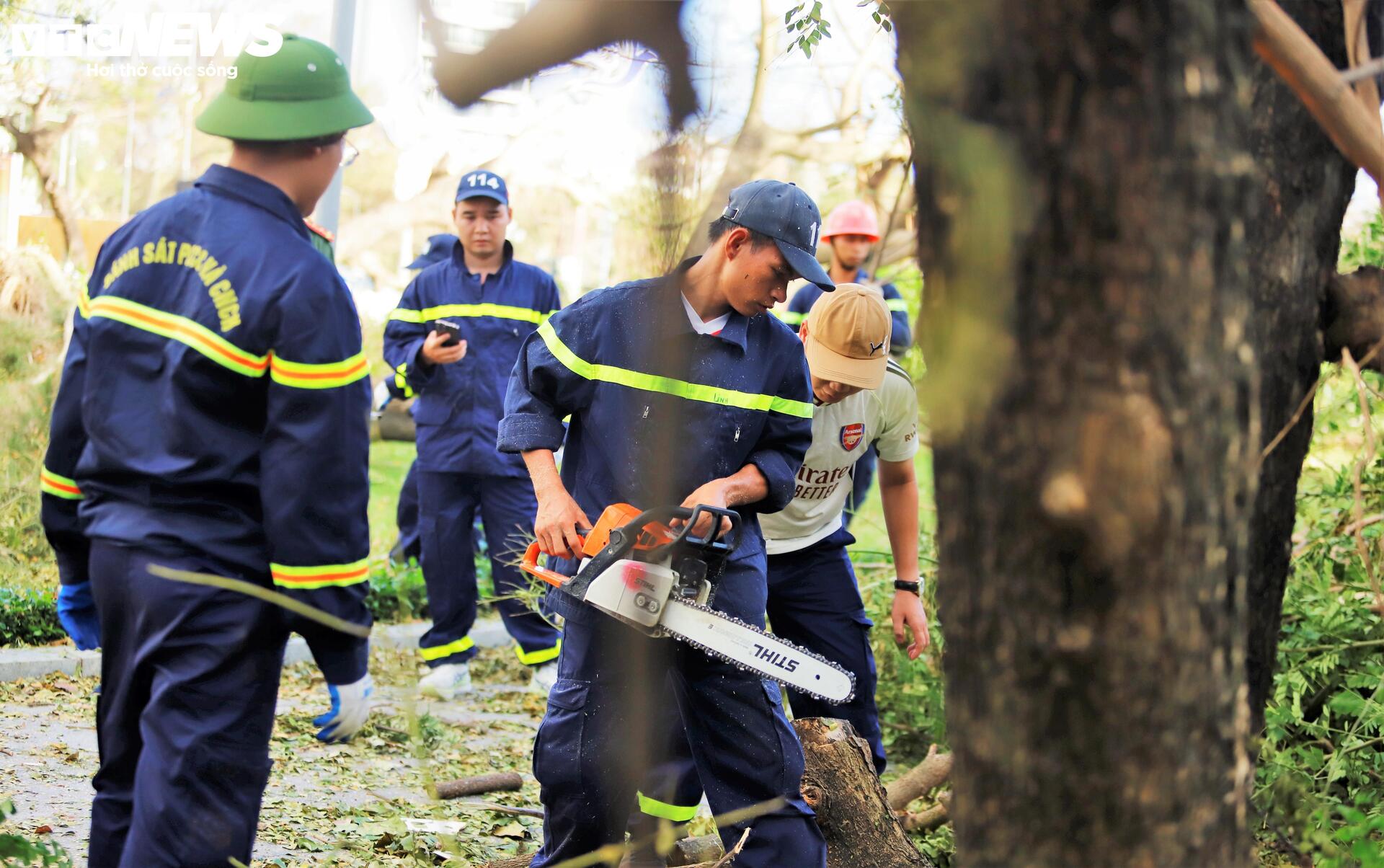 Gồng mình khắc phục hậu quả sau bão Kalmaegi - 9