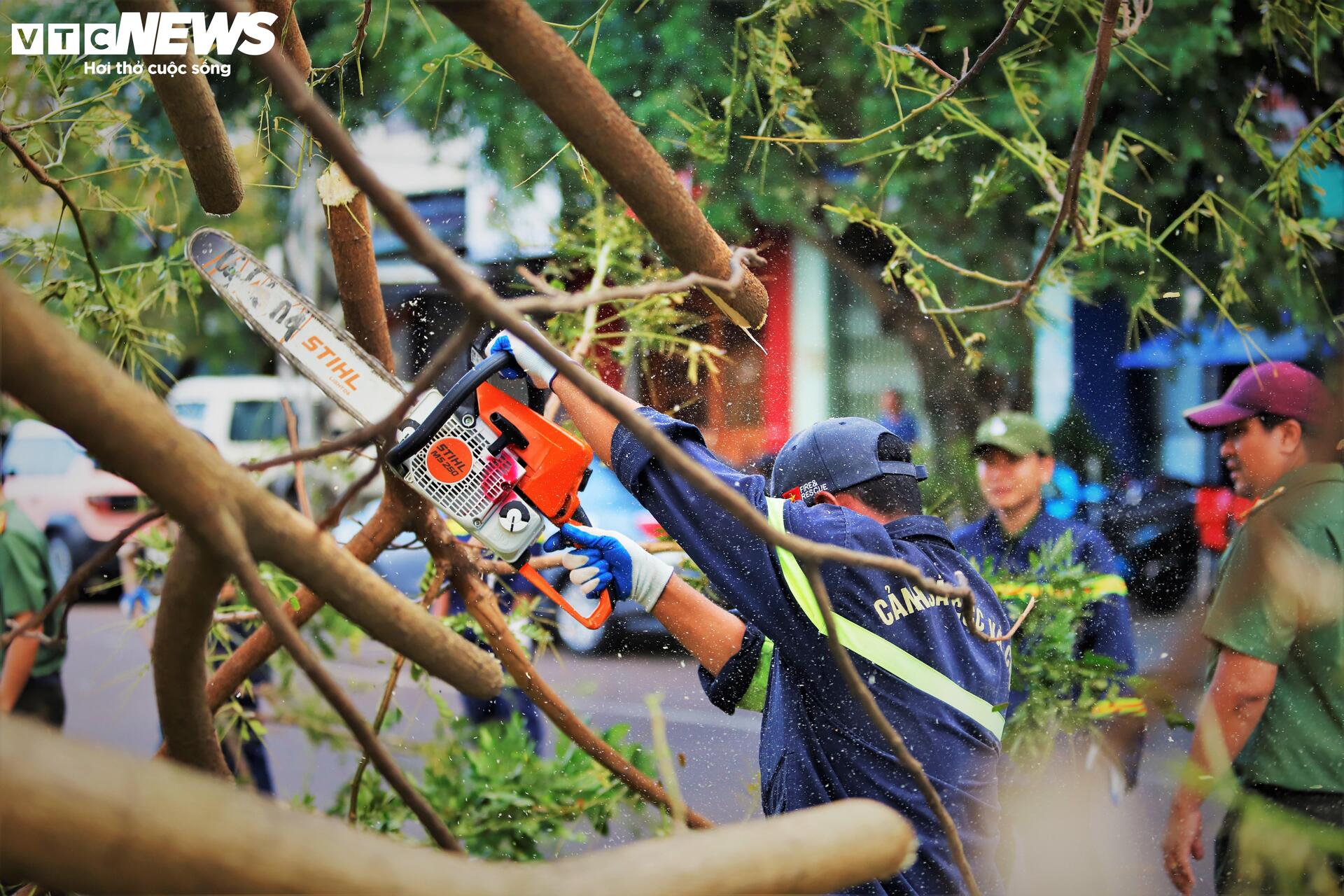 Gồng mình khắc phục hậu quả sau bão Kalmaegi - 8