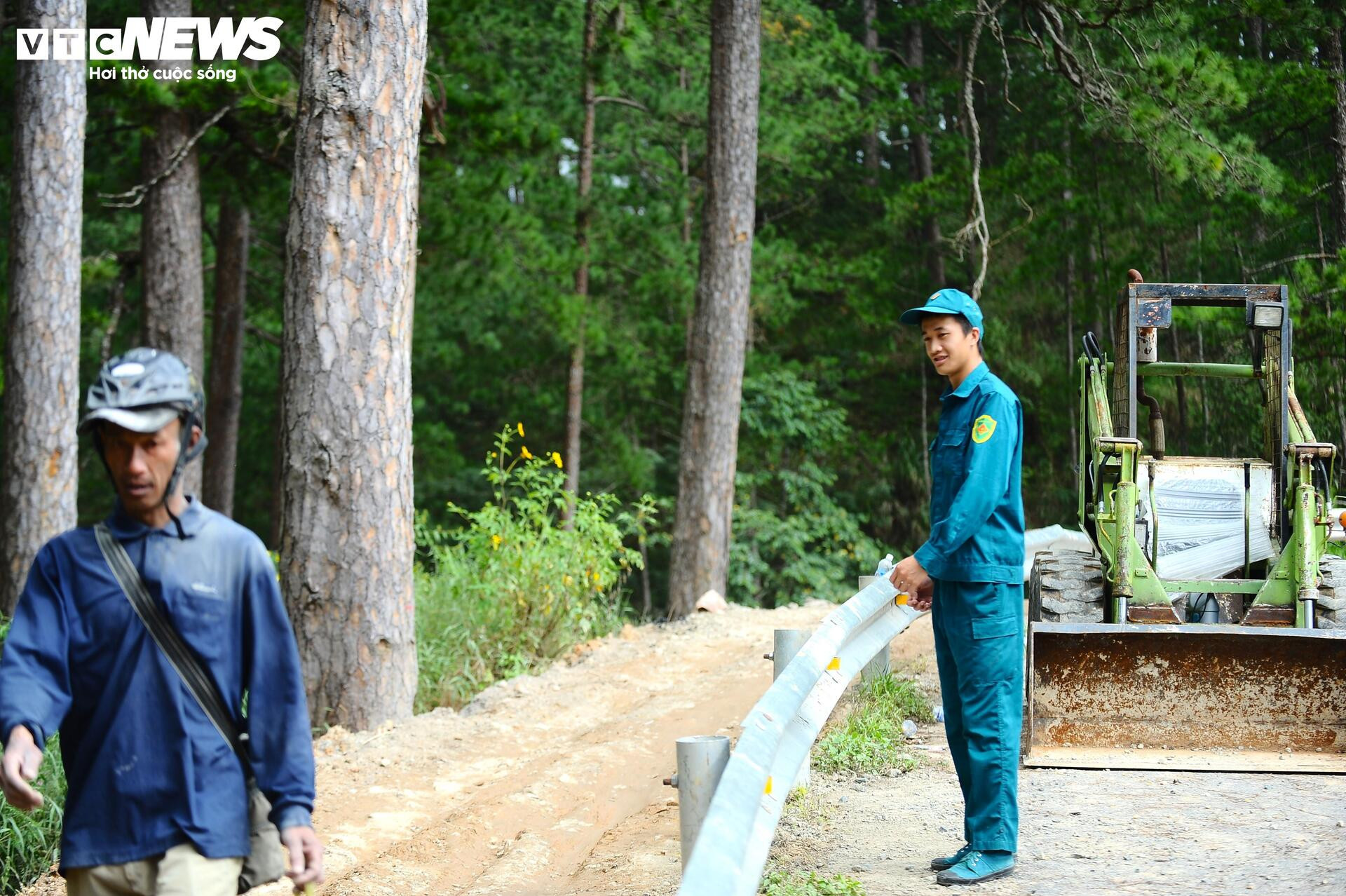 Gian nan mở đường tạm qua cung đèo D'ran bị sạt lở ở Lâm Đồng - 18