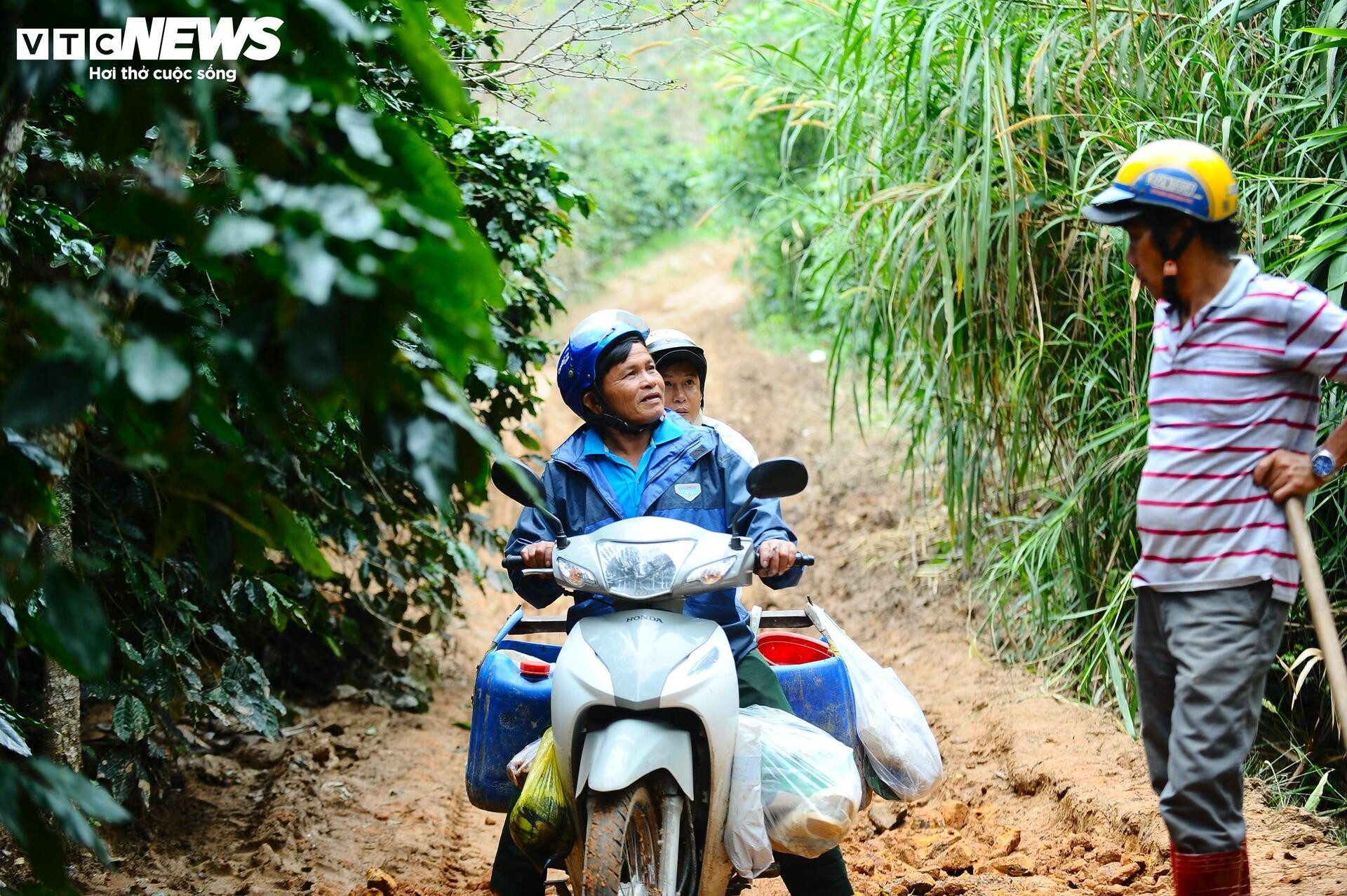 Gian nan mở đường tạm qua cung đèo D'ran bị sạt lở ở Lâm Đồng - 7