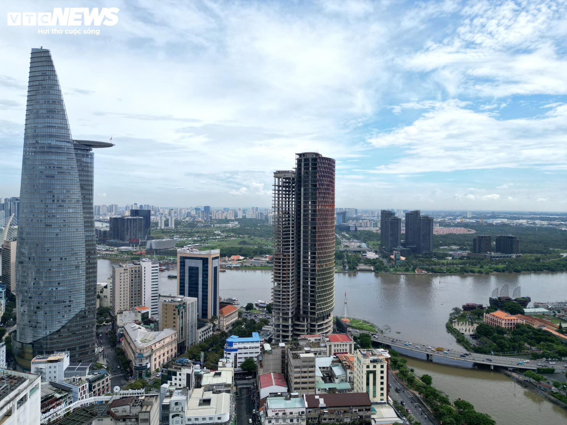 'हीरे' स्थान वाली उस ऊँची इमारत का क्लोज़-अप जिसमें ट्रुओंग माई लैन ने निवेश जारी रखने का अनुरोध किया था - 2
