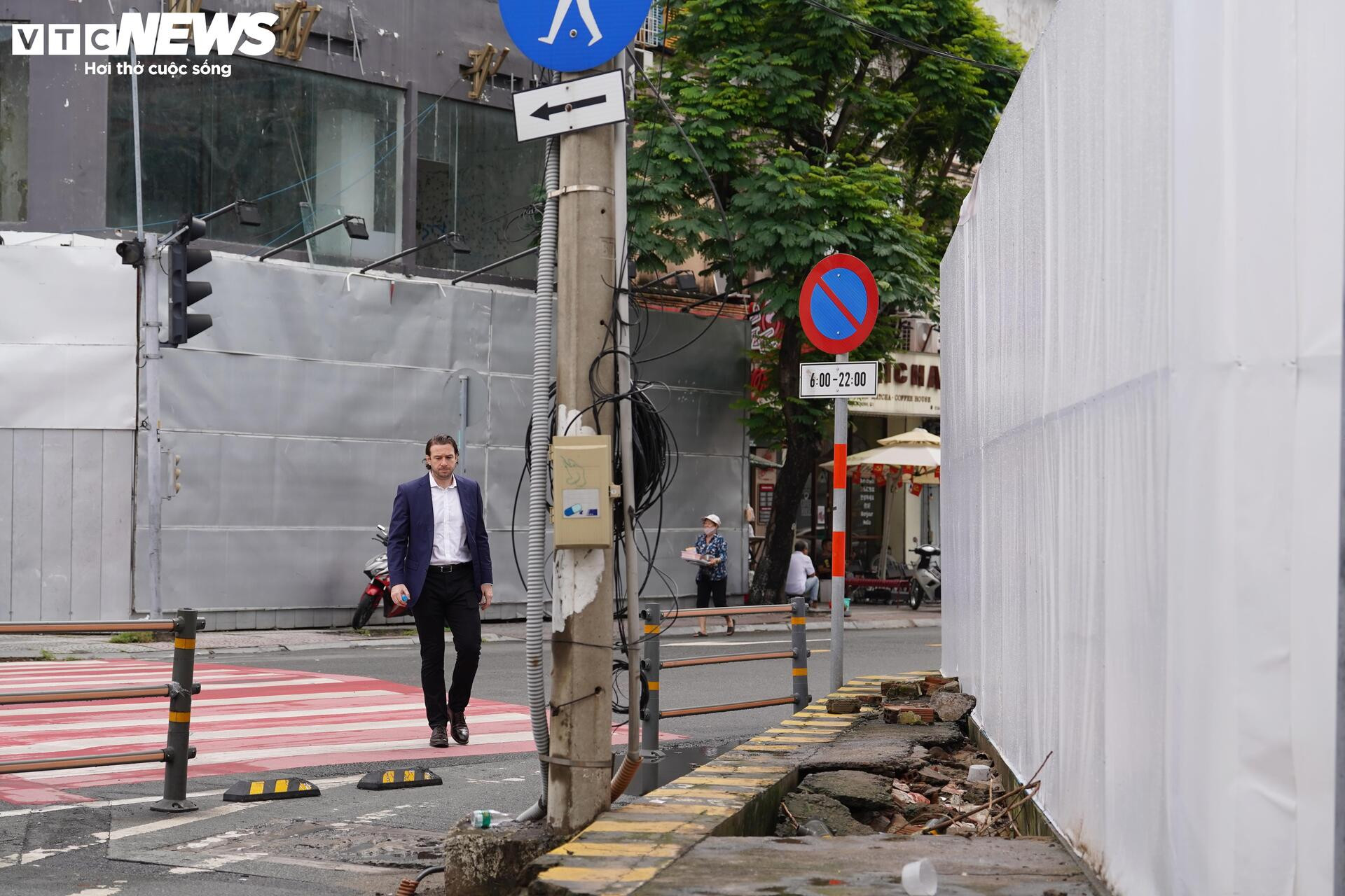 'हीरे' स्थान वाली उस ऊँची इमारत का क्लोज़-अप, जिसमें ट्रुओंग माई लैन ने निवेश जारी रखने का अनुरोध किया था - 9