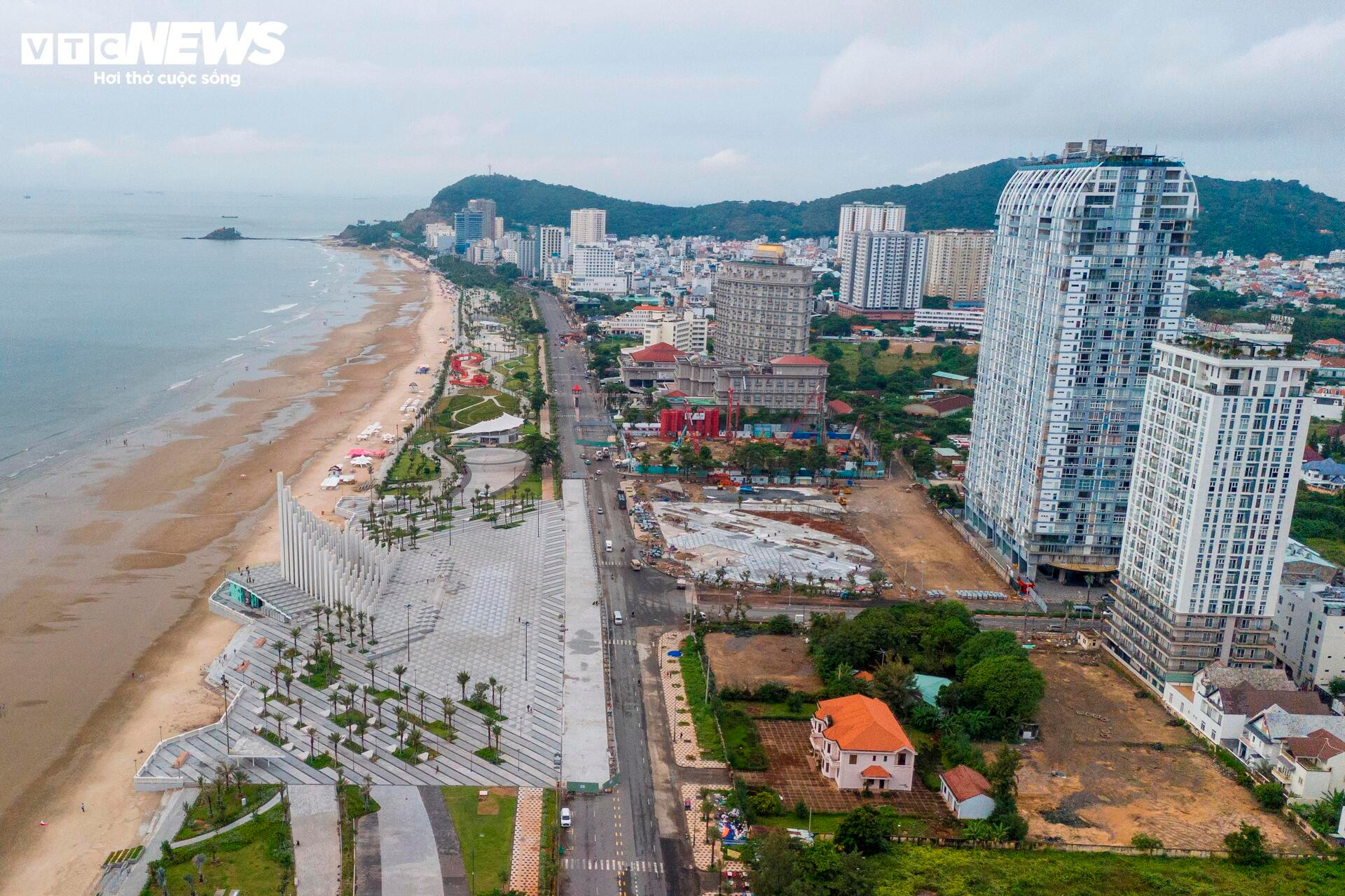 Panoramic view of the land to build two new iconic coastal towers in Ho Chi Minh City - 1