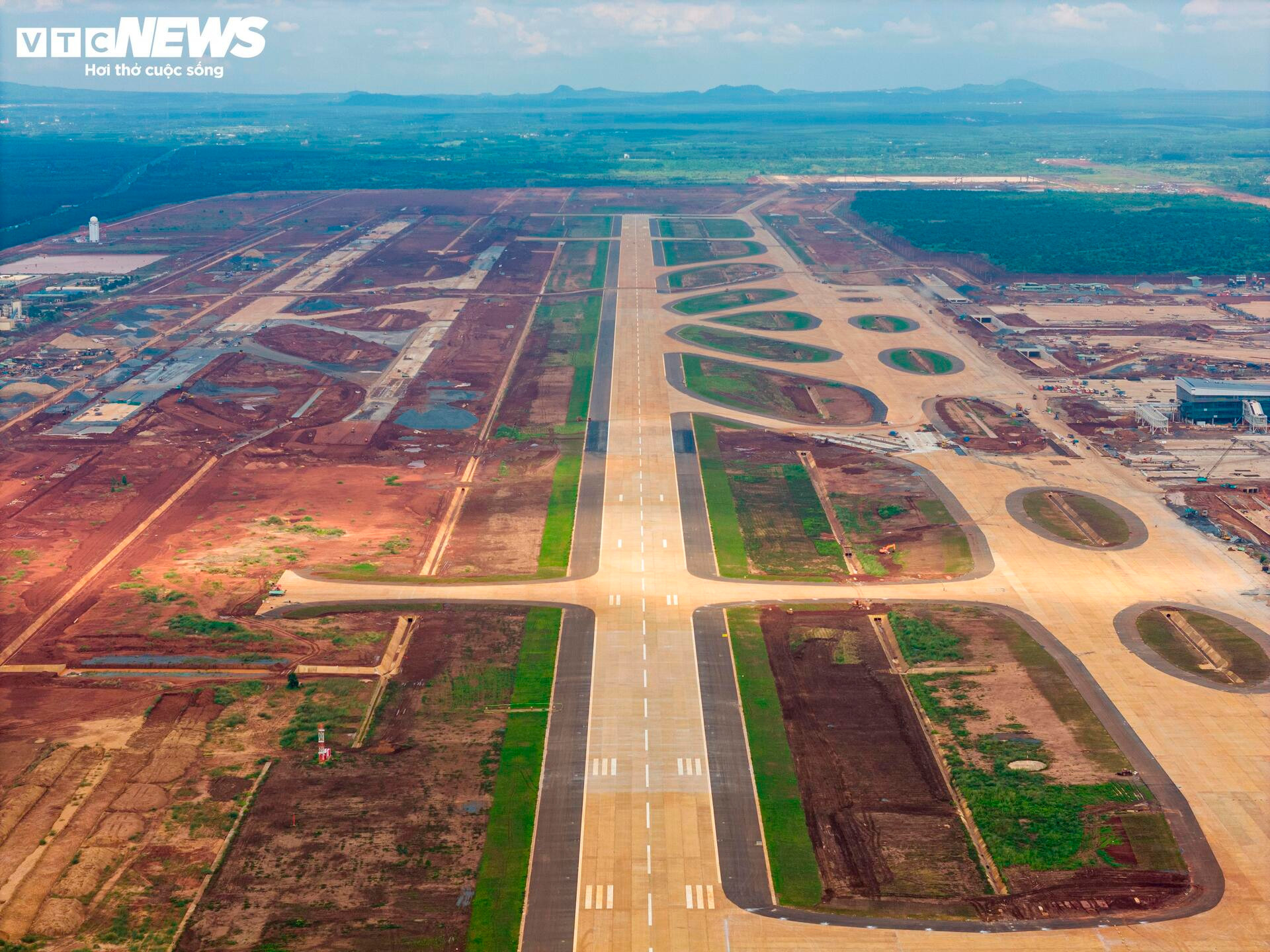 Toàn cảnh sân bay Long Thành trước ngày đón chuyến bay đầu tiên - 4