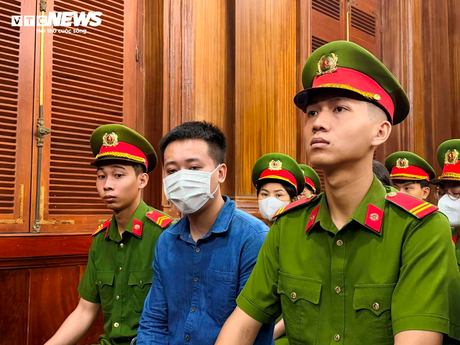 Hình ảnh Hoa hậu Thuỳ Tiên, Quang Linh Vlogs, Hằng Du Mục và đồng phạm tại tòa - 6