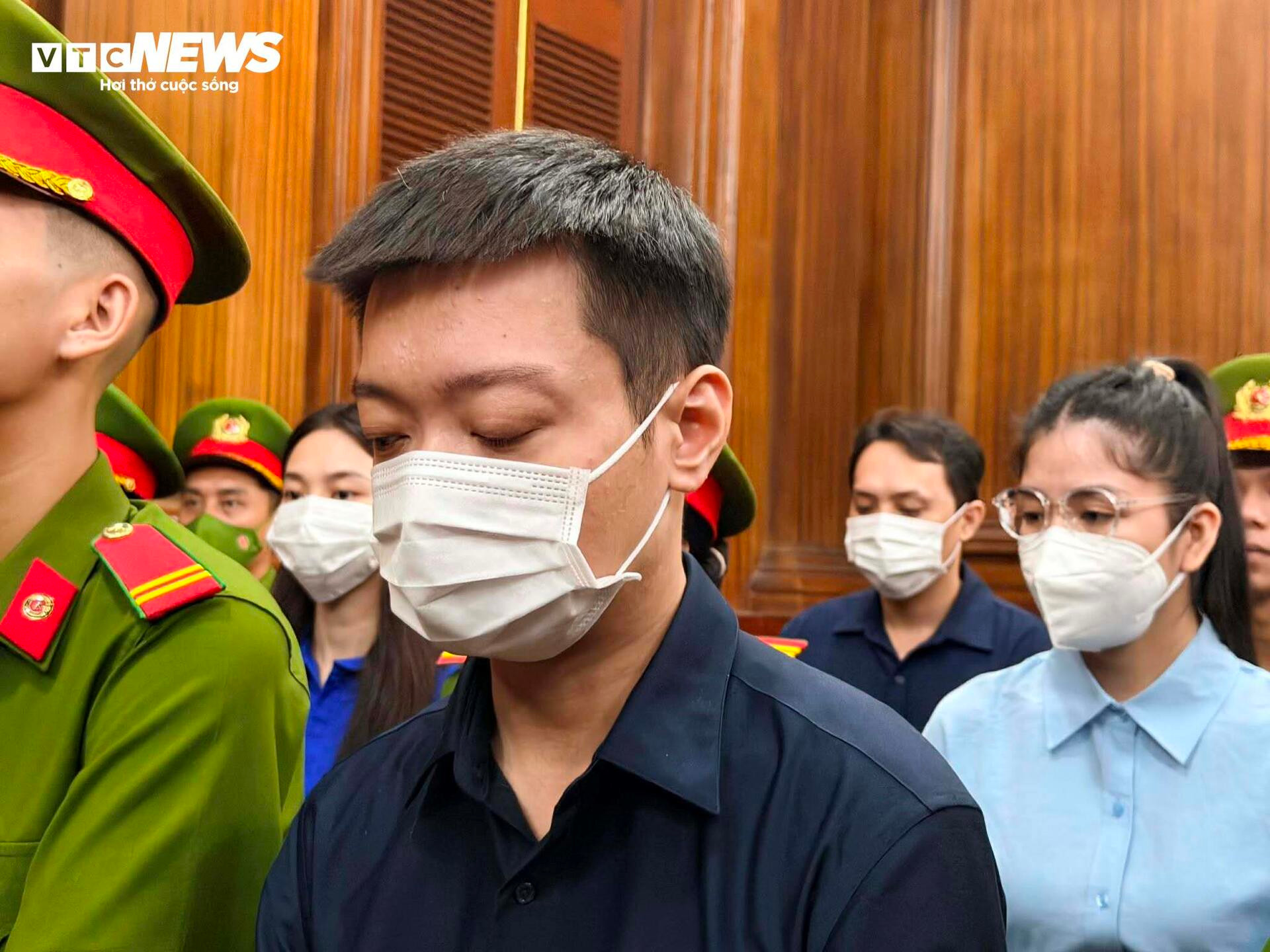 Hình ảnh Hoa hậu Thuỳ Tiên, Quang Linh Vlogs, Hằng Du Mục và đồng phạm tại tòa - 9